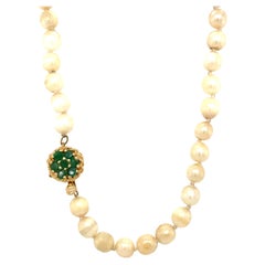 1960s Pearl Choker Strand with Emerald Clasp in 14 Karat Gold