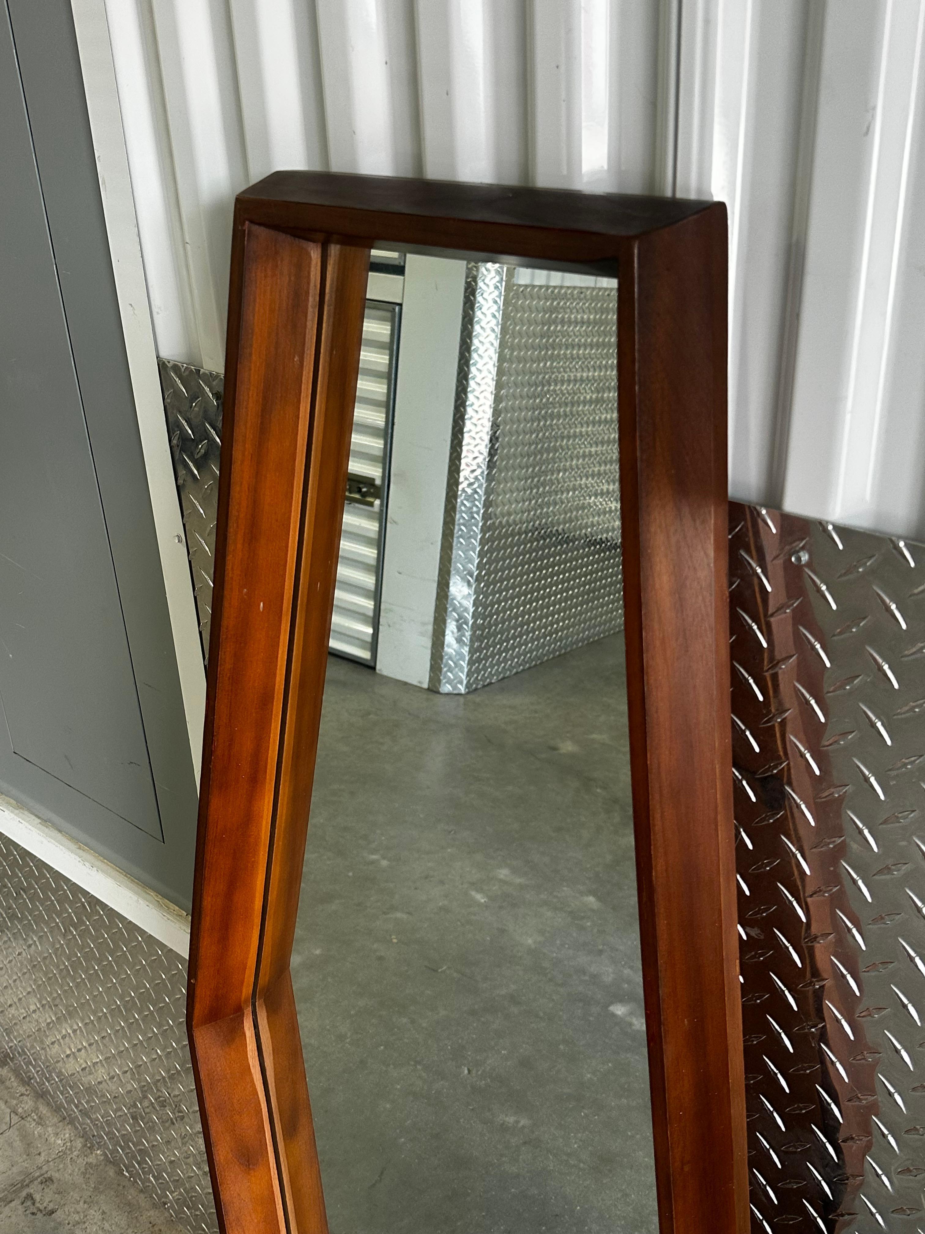 Specchi scultorei in noce in stile Pearsall degli anni '60, set di 2 in vendita 4