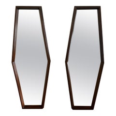 Specchi scultorei in noce in stile Pearsall degli anni '60, set di 2