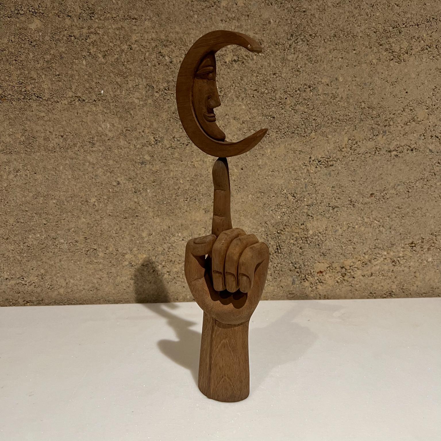 1960 Pedro Friedeberg Escultura artística de madera de caoba con luna hecha a mano Caoba