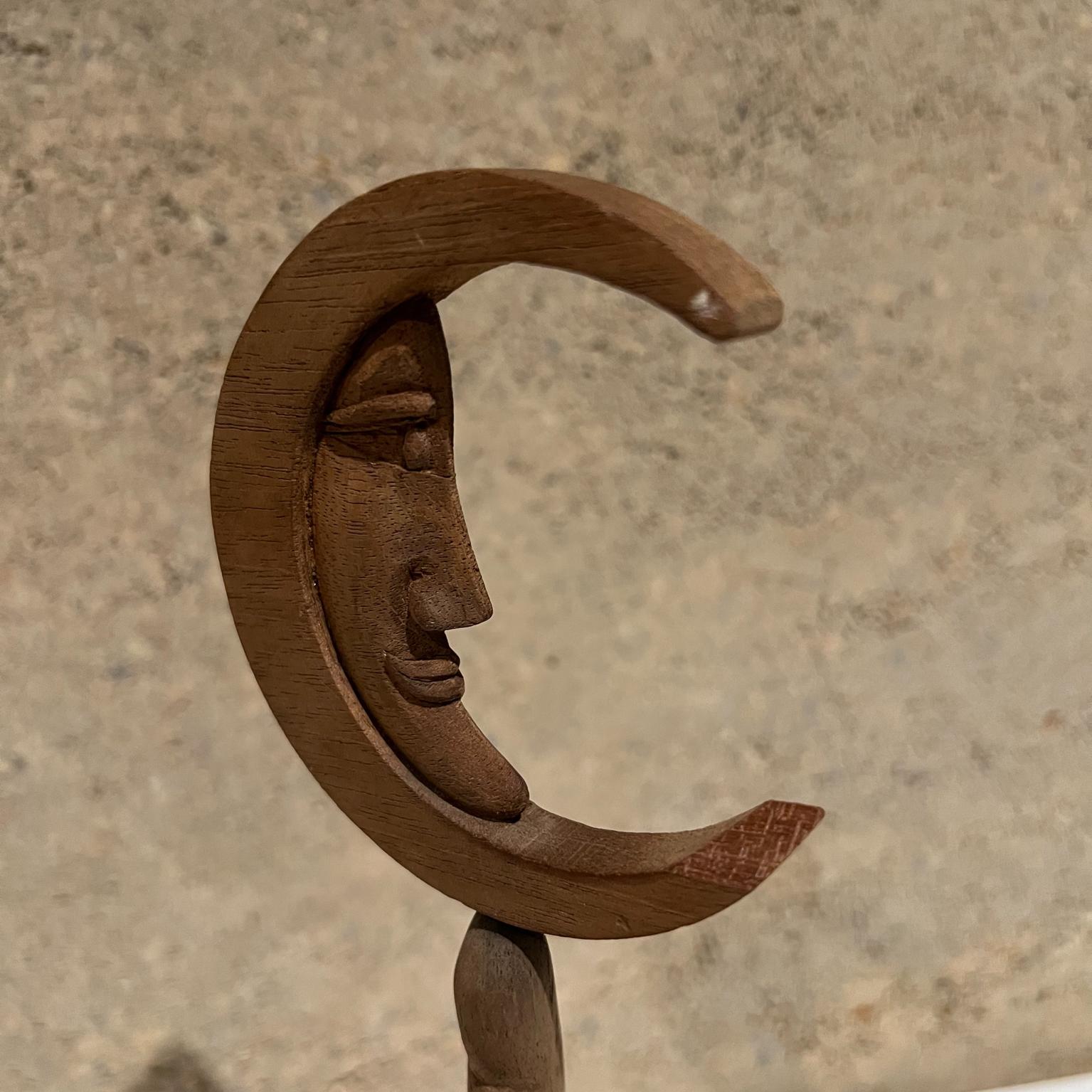 1960 Pedro Friedeberg Escultura artística de madera de caoba con luna hecha a mano 1