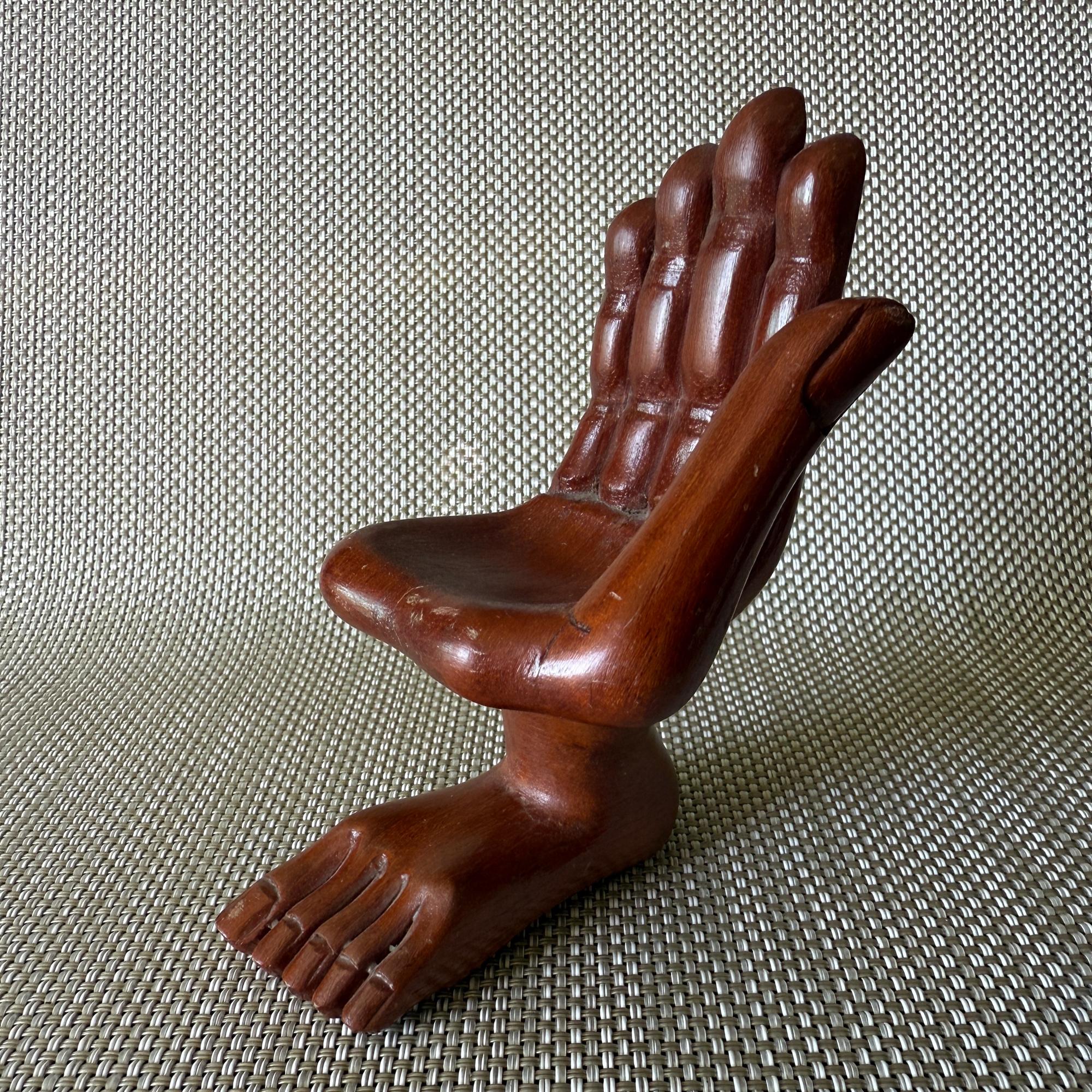 Pedro Friedeberg, scultura in miniatura di una sedia con piede e mano degli anni '60 in vendita 8