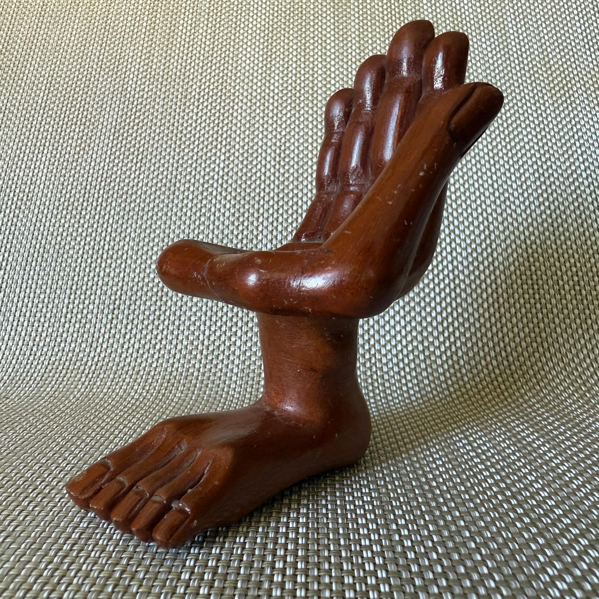 Pedro Friedeberg, scultura in miniatura di una sedia con piede e mano degli anni '60 in vendita 9