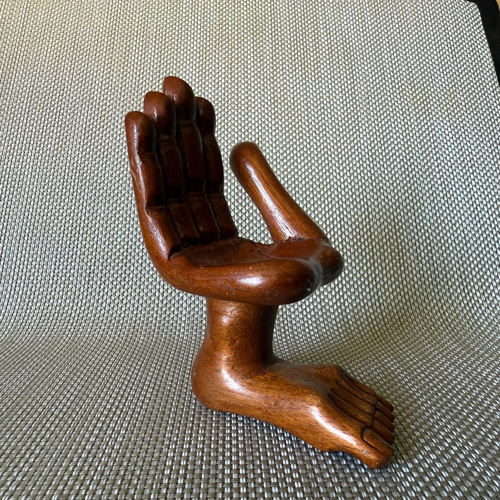 Pedro Friedeberg, scultura in miniatura di una sedia con piede e mano degli anni '60 in vendita 11