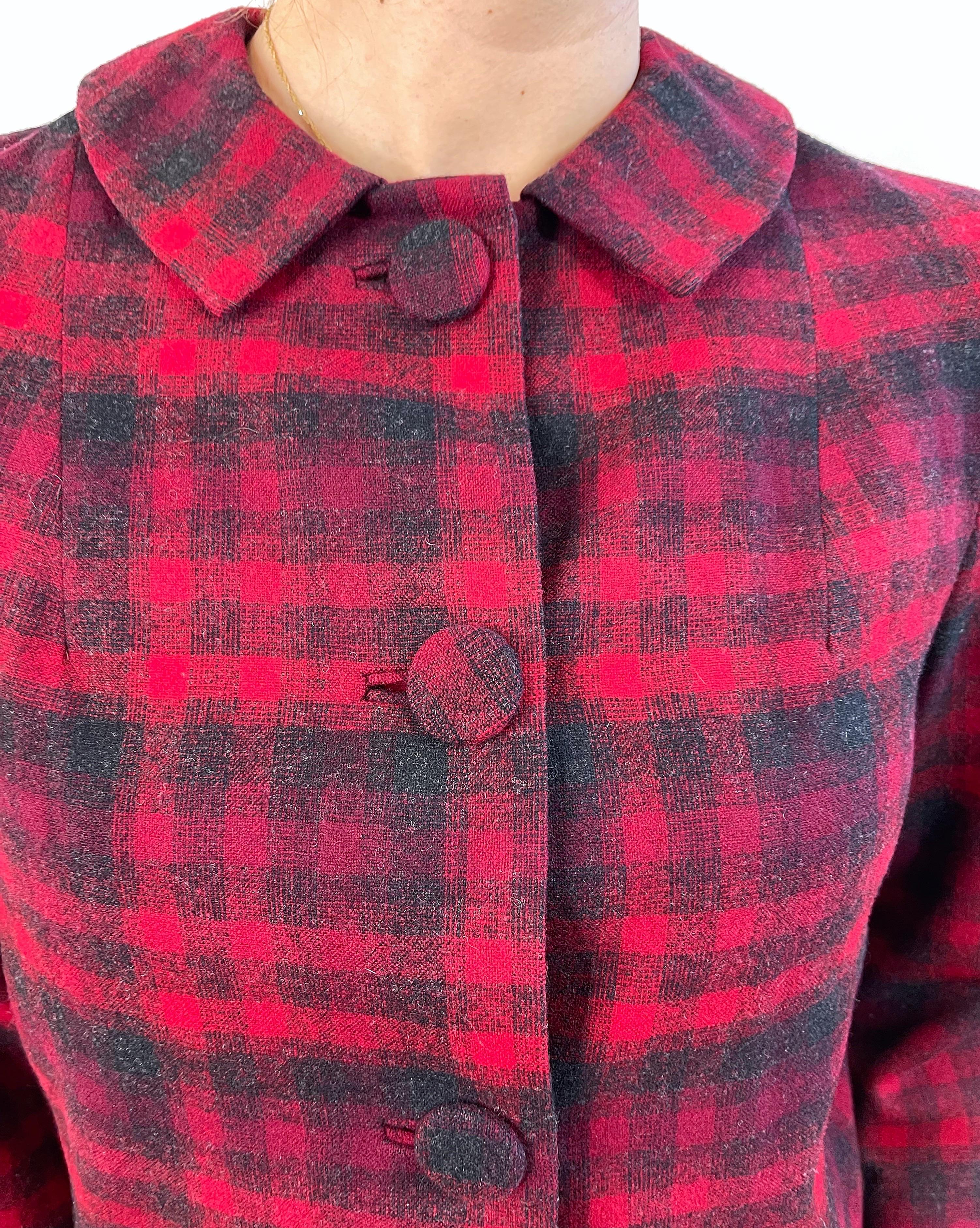 1960s Pendleton Red + Grey Plaid 3/4 Sleeves Virgin Wool Vintage 60s Jacket For Sale 2