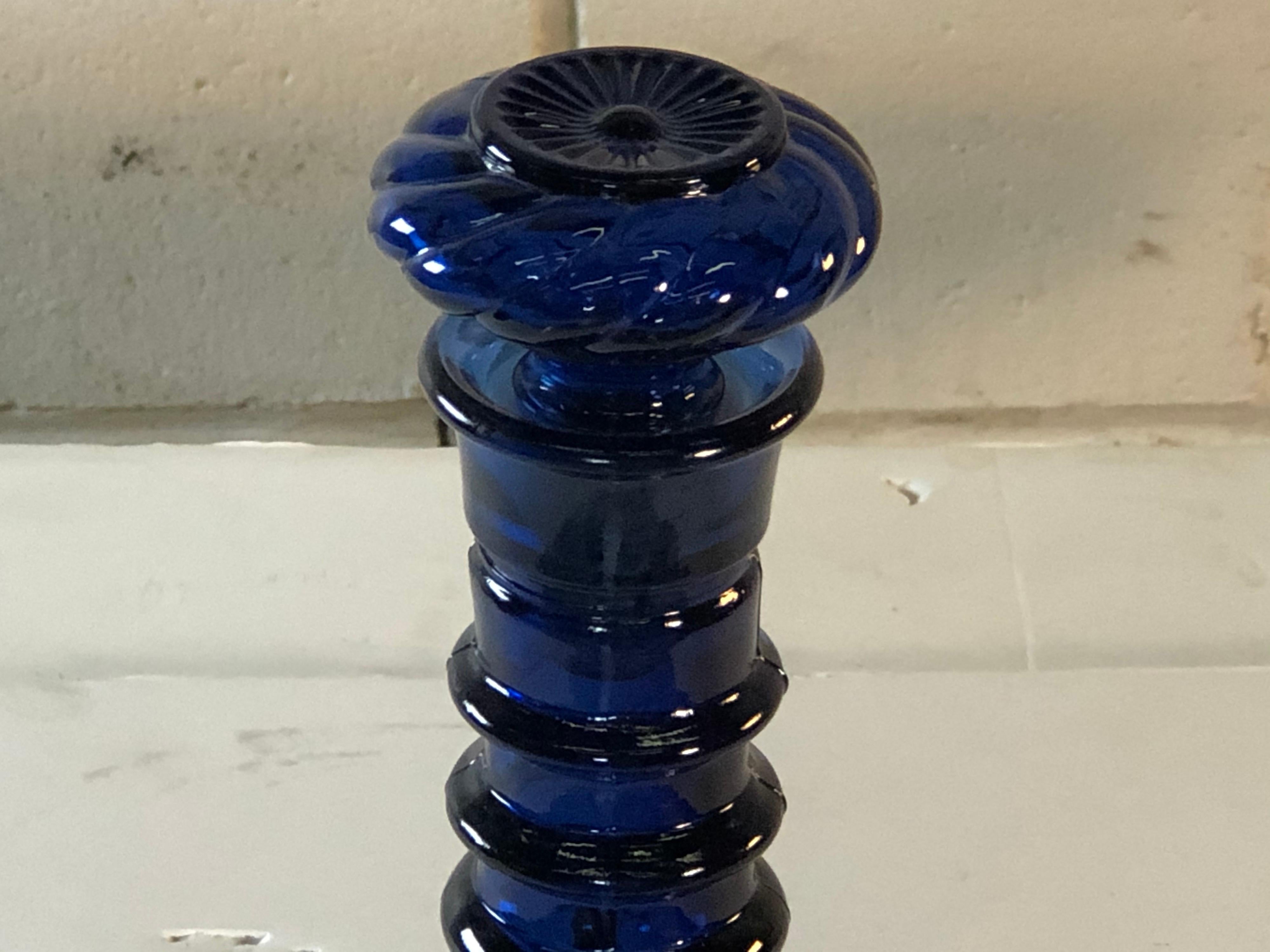 1960er Jahre Veilchenblau Strukturiertes Glas Dekanter (amerikanisch)