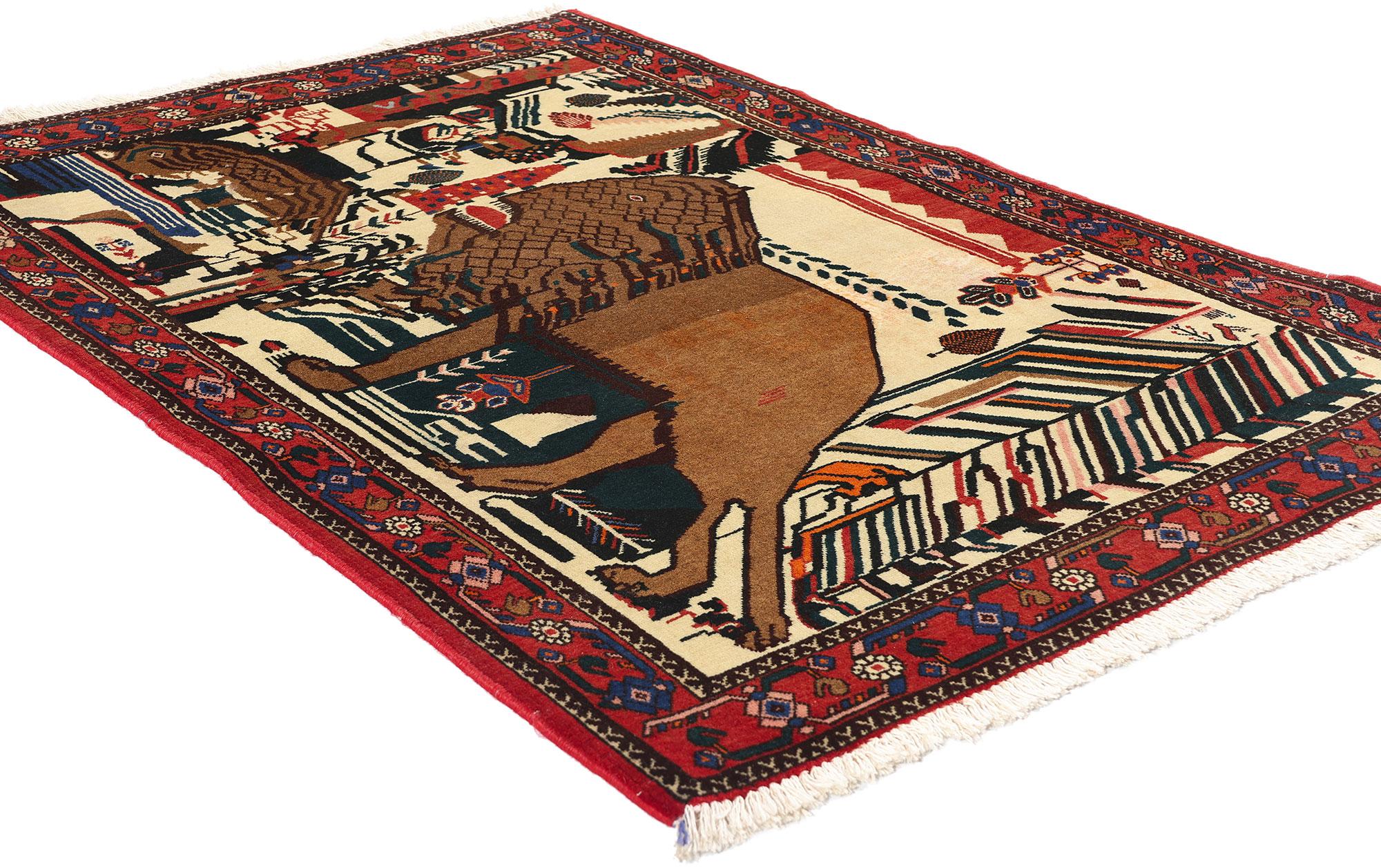 79009 Tappeto persiano vintage Abadeh Pictorial, 03'05 x 04'10. I tappeti persiani Abadeh, realizzati nella città centrale iraniana di Abadeh, fondono magnificamente l'arte tribale dei nomadi Qashqai con raffinati elementi di design urbano. Spesso