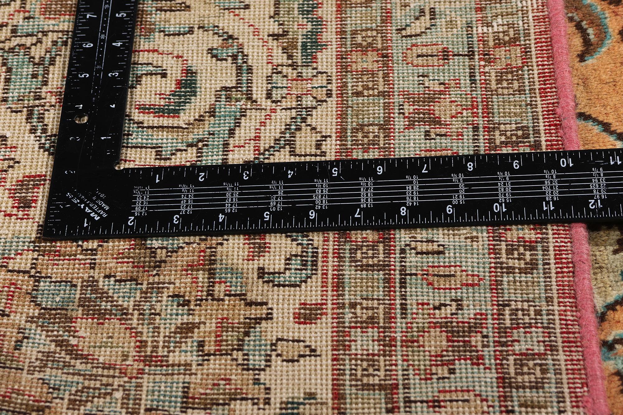 Alfombra persa Tabriz de 1960 de estilo tradicional en venta 2