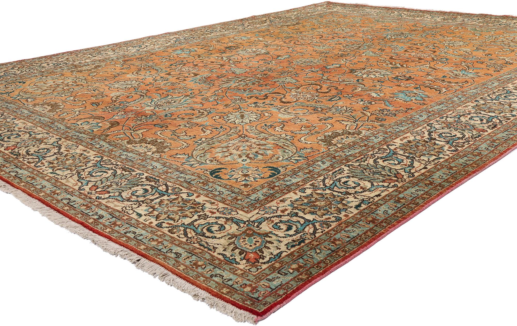 75612 Alfombra persa Tabriz vintage de estilo tradicional 10'00 x 13'03. Esta alfombra persa Tabriz vintage de lana anudada a mano presenta un dibujo integral rodeado de un borde clásico que crea un diseño equilibrado y atemporal. Esta alfombra