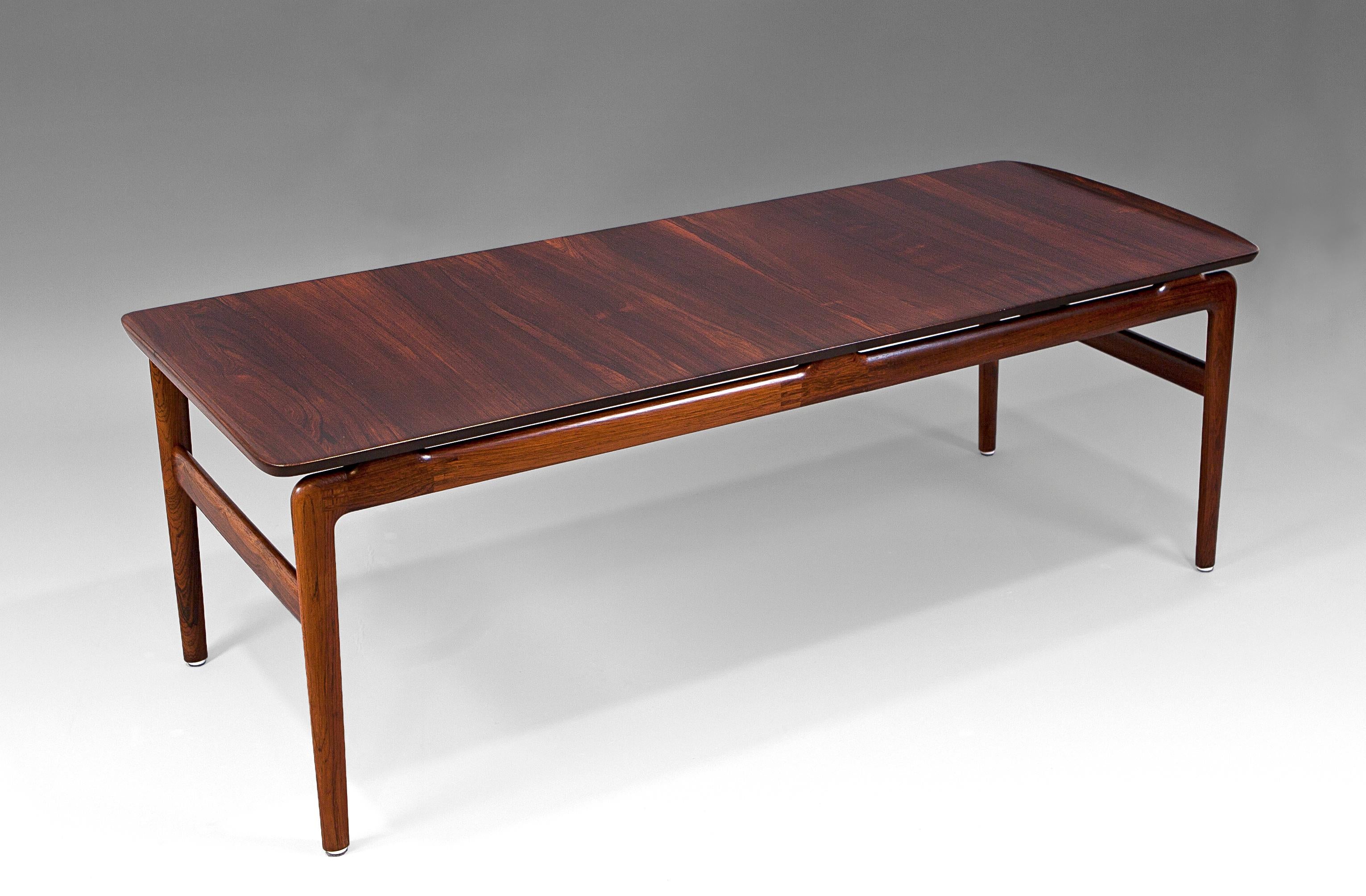 Coffe table designed Peter Hvidt & Orla Molgaard Nielsen for France & Son, Denmark 1960´s.
Solid brazilian rosewood with curved short sides and extension in black laminate formica. Fully restored.
 