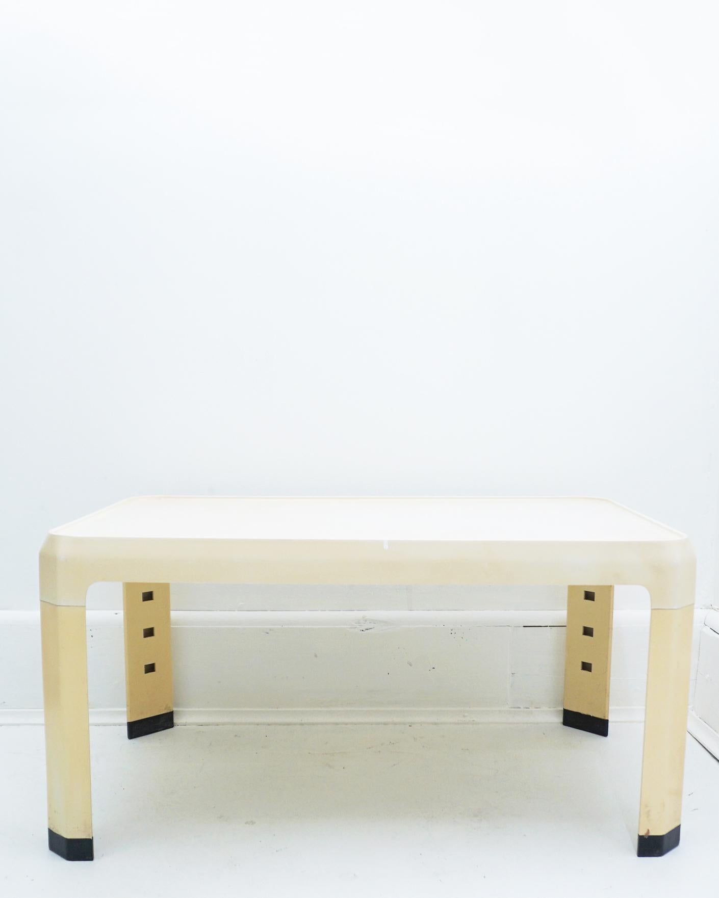 1960s Petite Cream Coffee Table by Alberto Rosselli for Kartell In Good Condition In San Gabriel, CA