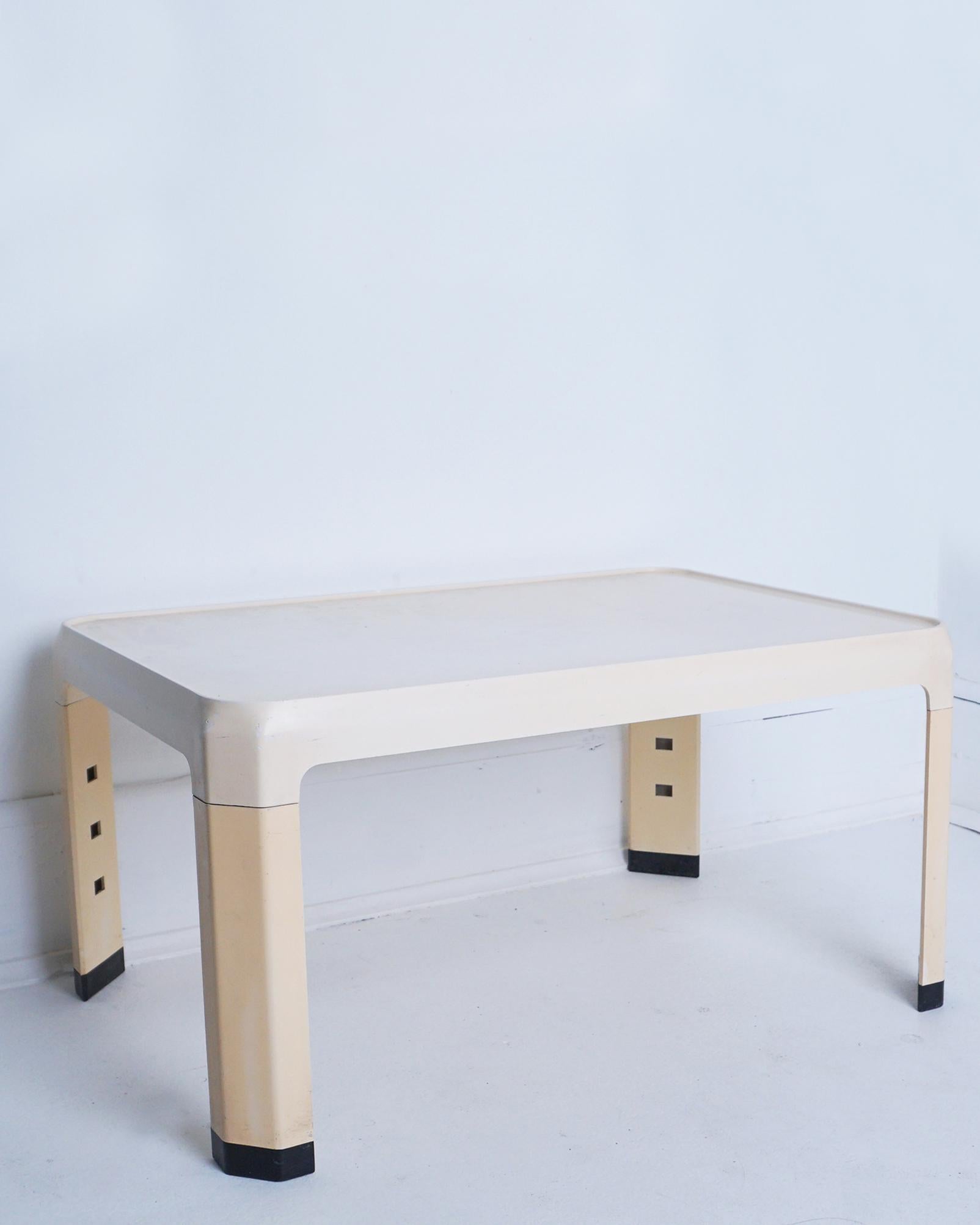 Mid-20th Century 1960s Petite Cream Coffee Table by Alberto Rosselli for Kartell