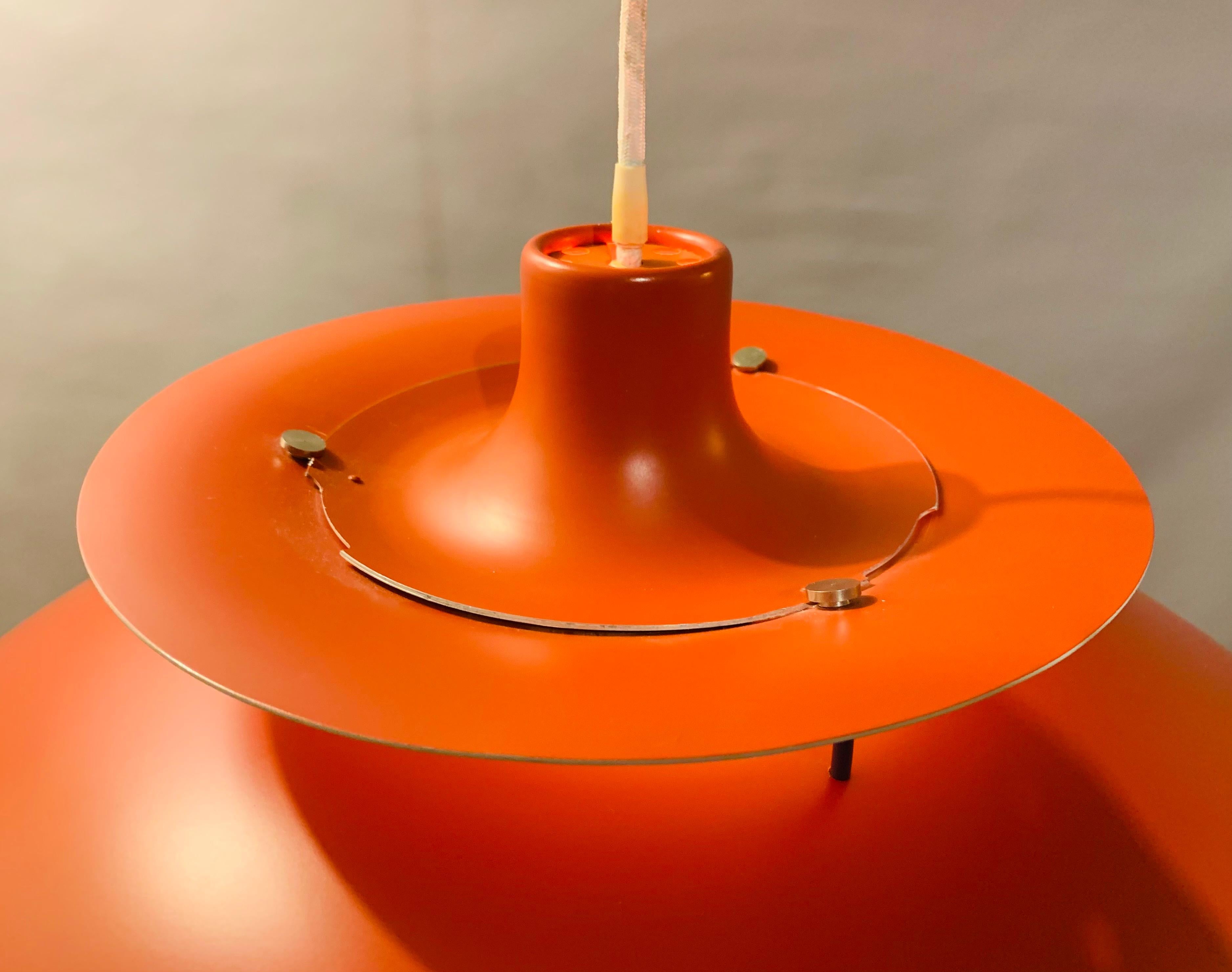 1960s Ph5 Poul Henningsen For Louis Poulsen Orange & White Hanging Pendant Light In Good Condition In London, GB