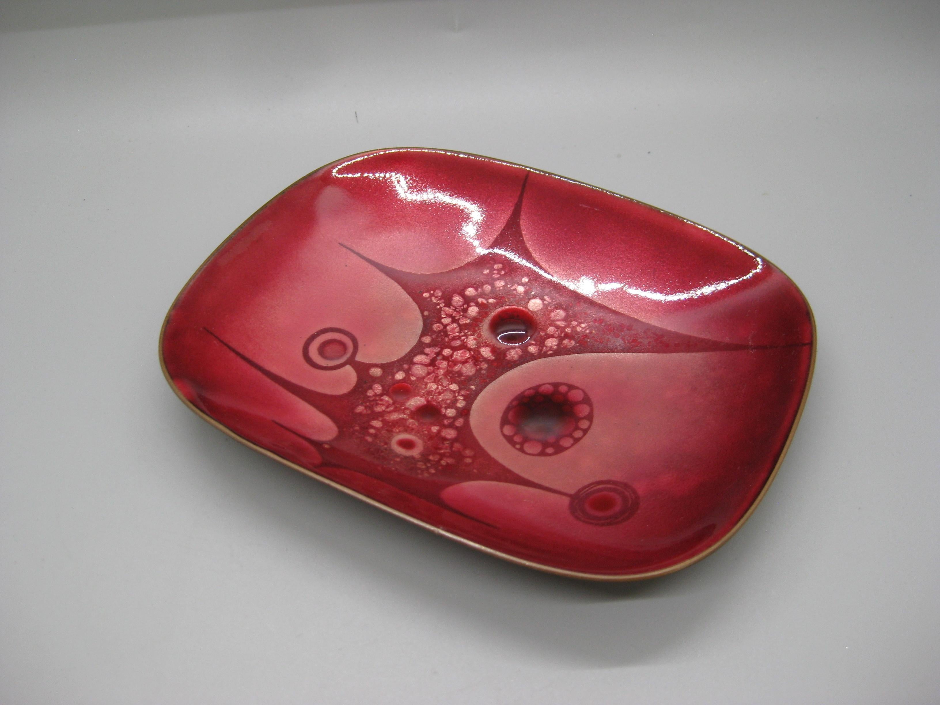 Wonderful vintage Phyllis Wallen enamel on copper abstract bowl/dish dating from 1960's. Phyllis was a prolific San Diego Modernist artist. Signed on the bottom by the artist and has the original decal. Has a wonderful red and maroon abstract enamel