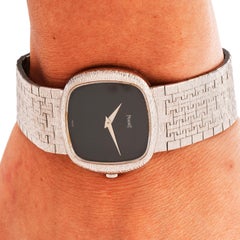 Piaget 1960er Jahre Uhr mit Mesh-Riemen aus 18 Karat Weißgold mit schwarzem Onyx-Zifferblatt