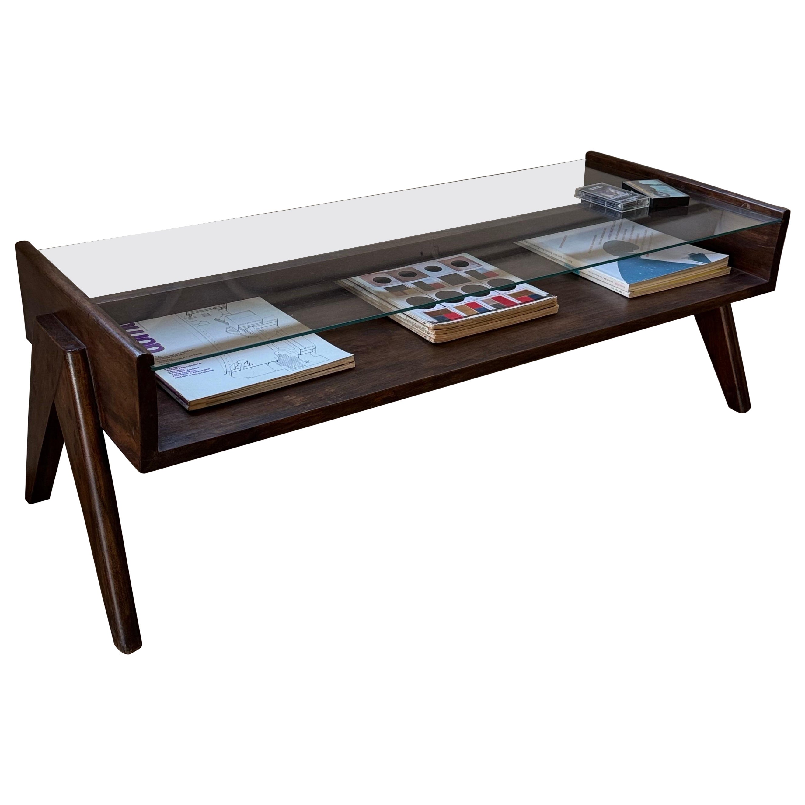 1960er Jahre Pieree Jeanneret PJ-TB-05-A Couchtisch im Angebot