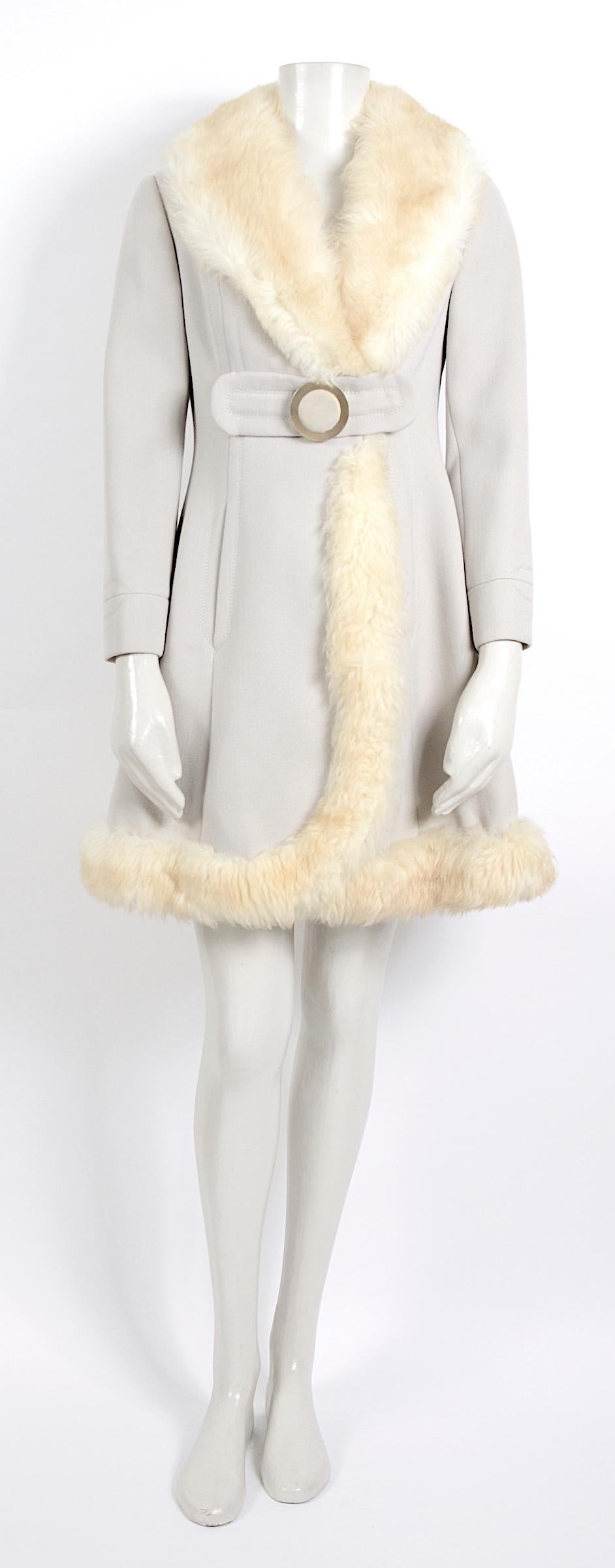 Pierre Balmain boutique early 60s coat, made in wool, trimmed with shearling. Fully lined in beautiful vintage condition.
Please go by the measurements are taken flat.
Sh to Sh 15inch/38cm - Ua to Ua 17inch/44cm(x2) - Waist 16inch/41cm(x2) - Sleeve
