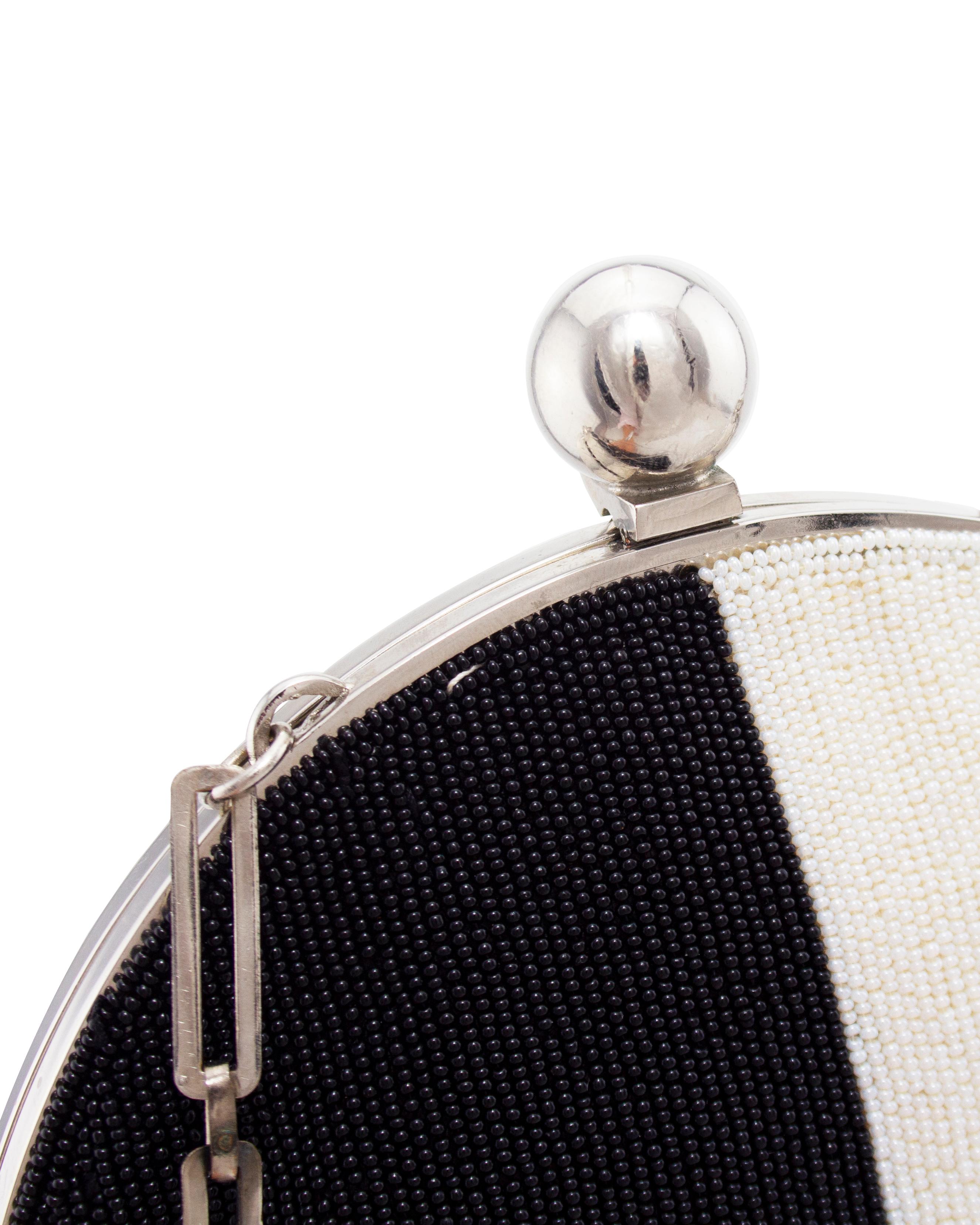 1960's Pierre Cardin Black And White Kiss Lock Beaded Evening Bag In Good Condition For Sale In Toronto, Ontario