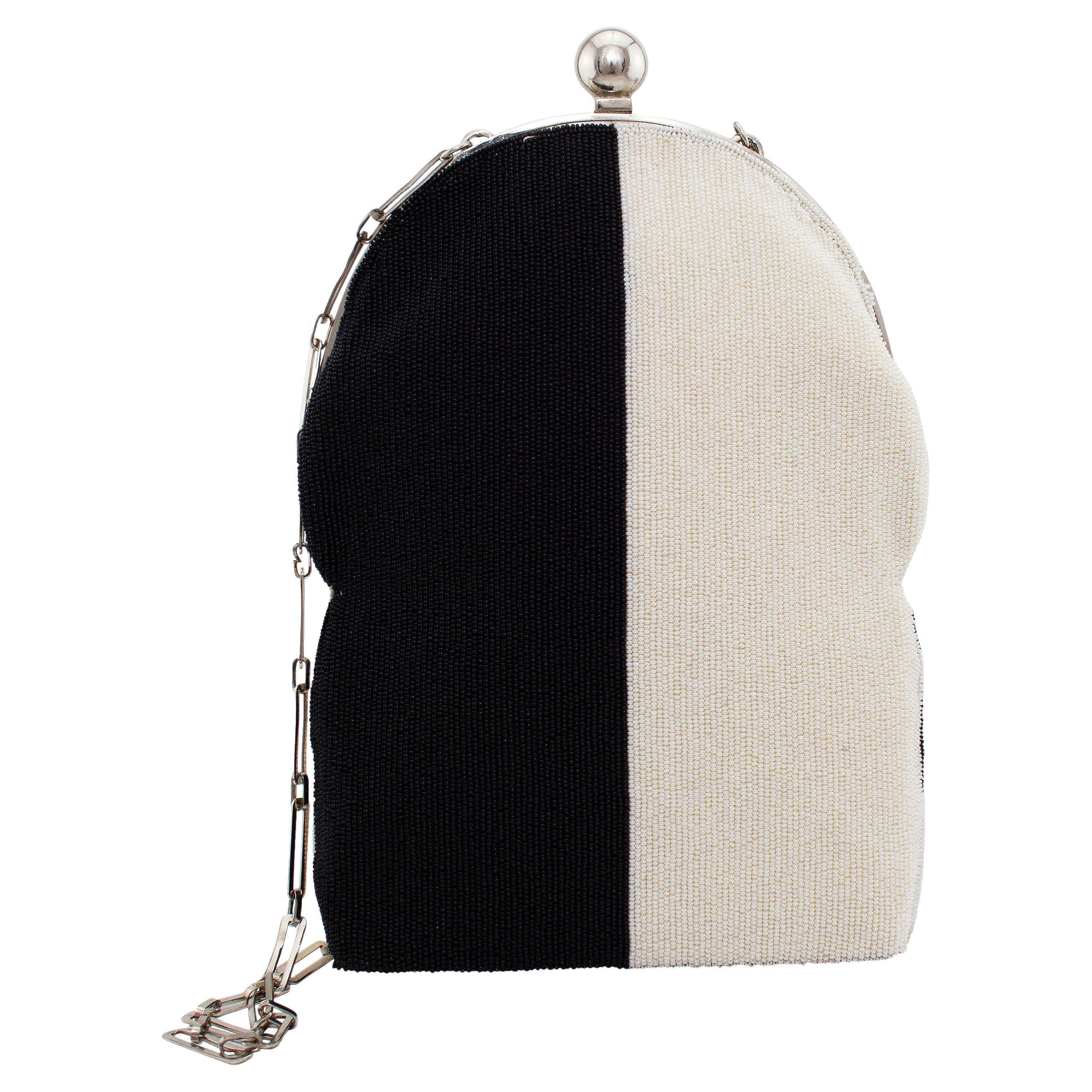 Borsa da sera con perline Kiss Lock di Pierre Cardin in bianco e nero degli anni '60 in vendita