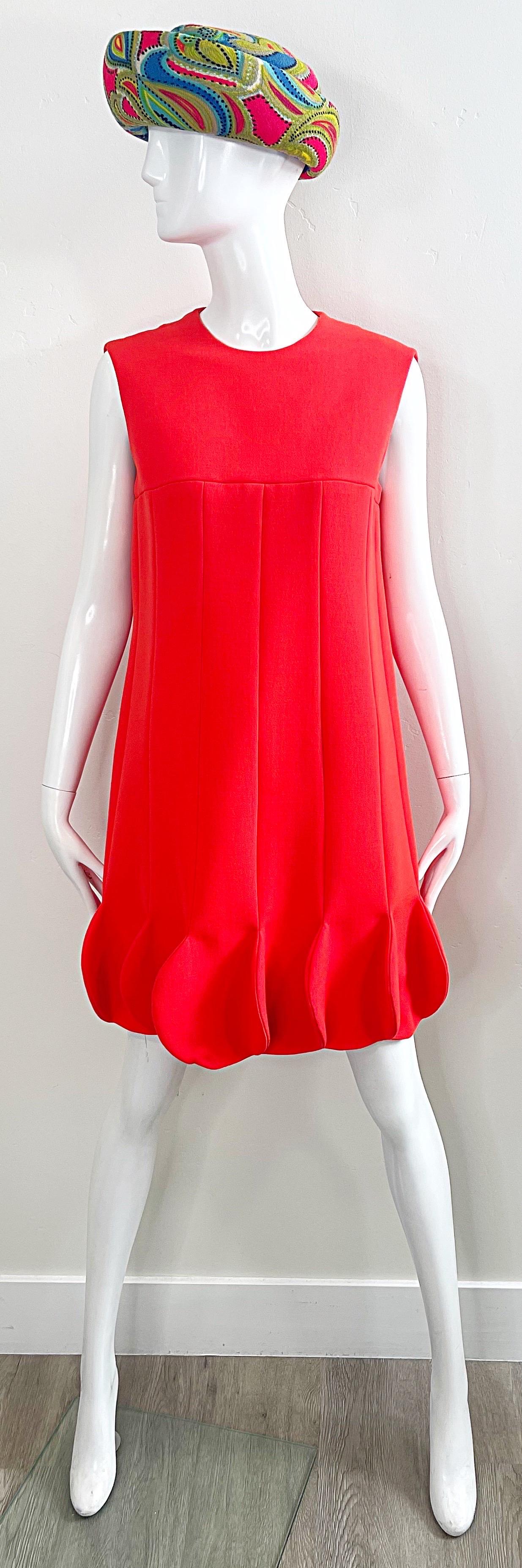 1960er Pierre Cardin Museum Held Hell Orange Space Age Blütenblattsaum Vintage Kleid im Angebot 7