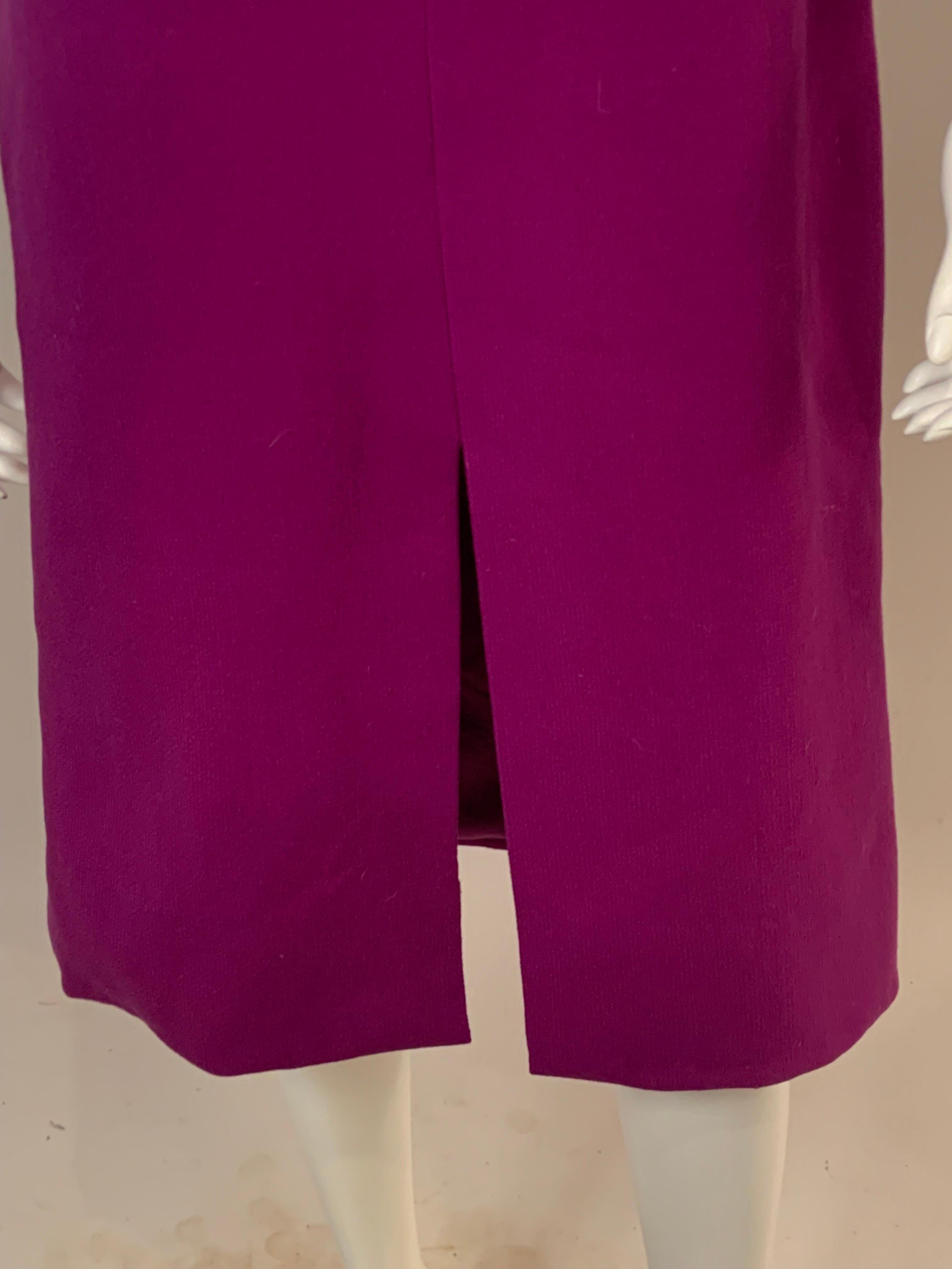 Violet Pierre Cardin, 1960 - Robe violette avec encolure en trou de serrure chromée en vente