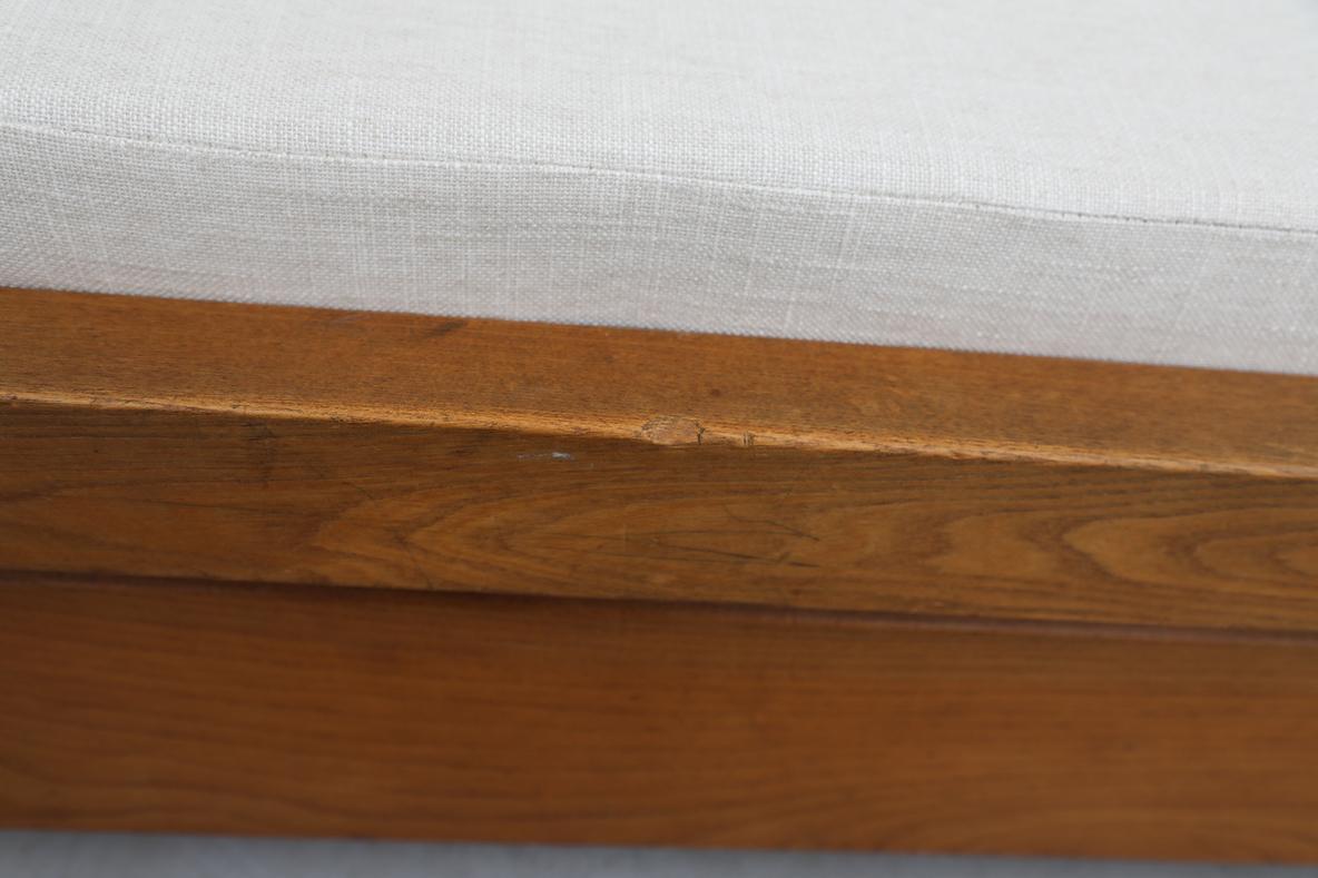 Letto da giorno Pierre Chapo 'L03' in olmo massiccio degli anni '60 con materasso imbottito di recente in vendita 4