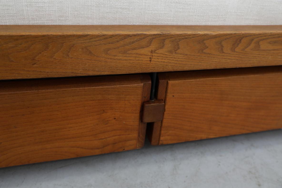 Letto da giorno Pierre Chapo 'L03' in olmo massiccio degli anni '60 con materasso imbottito di recente in vendita 5
