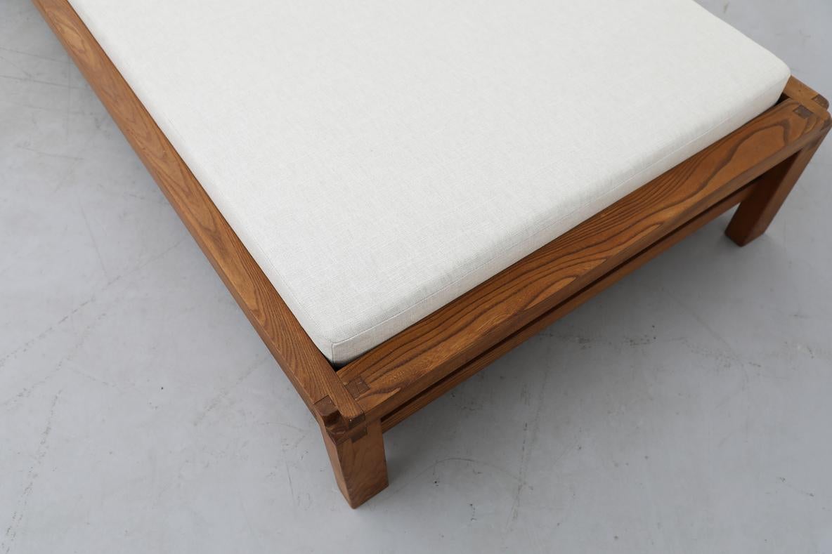 Letto da giorno Pierre Chapo 'L03' in olmo massiccio degli anni '60 con materasso imbottito di recente in vendita 13