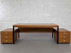Modèle de bureau « Direction » de Pierre Guariche pour Meurop, années 1960