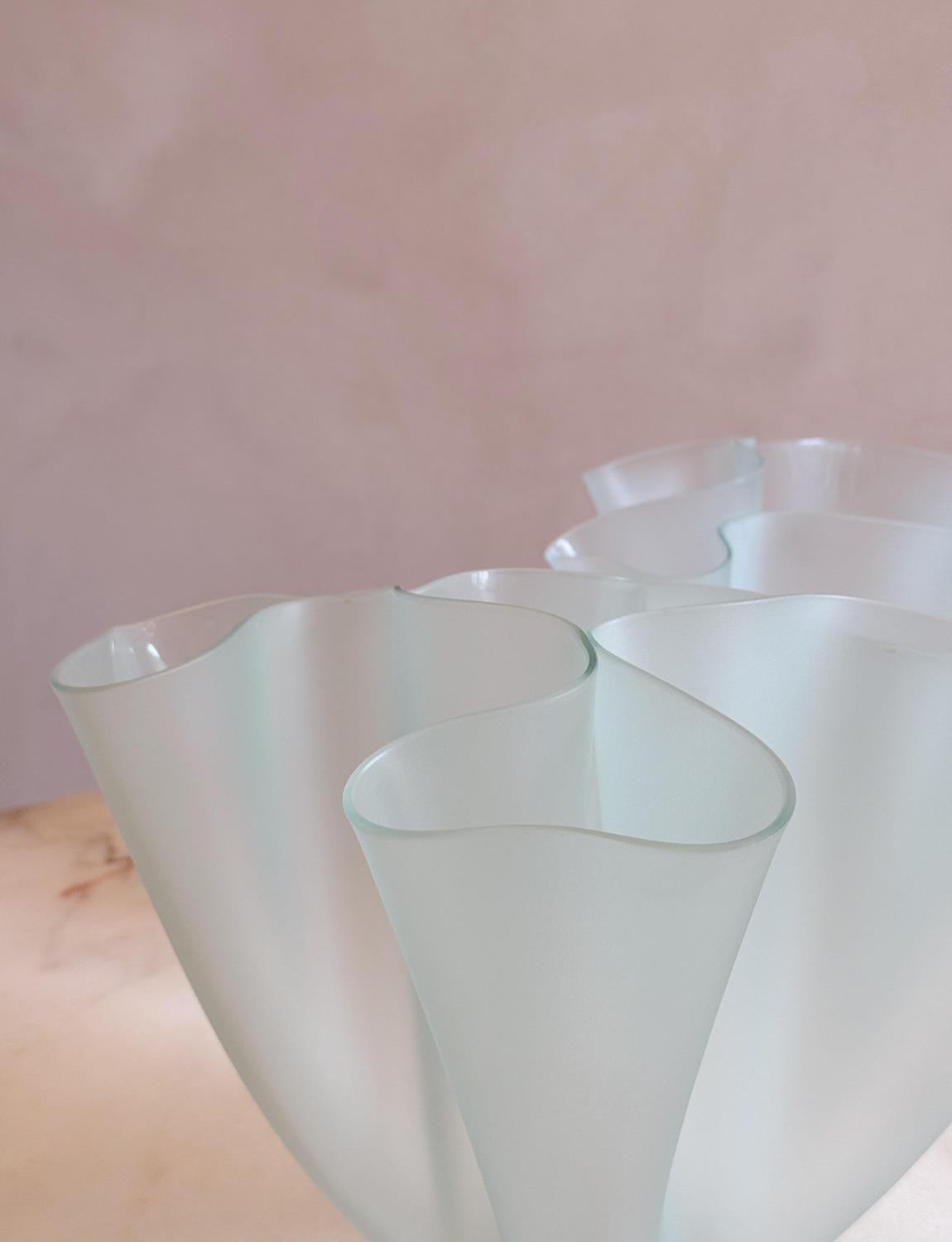 Italiano 1960s Pietro Chiesa Pale Blue Glass Tissue Vase in vendita