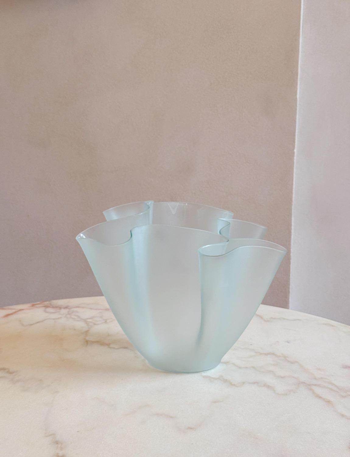 1960s Pietro Chiesa Pale Blue Glass Tissue Vase in vendita 1
