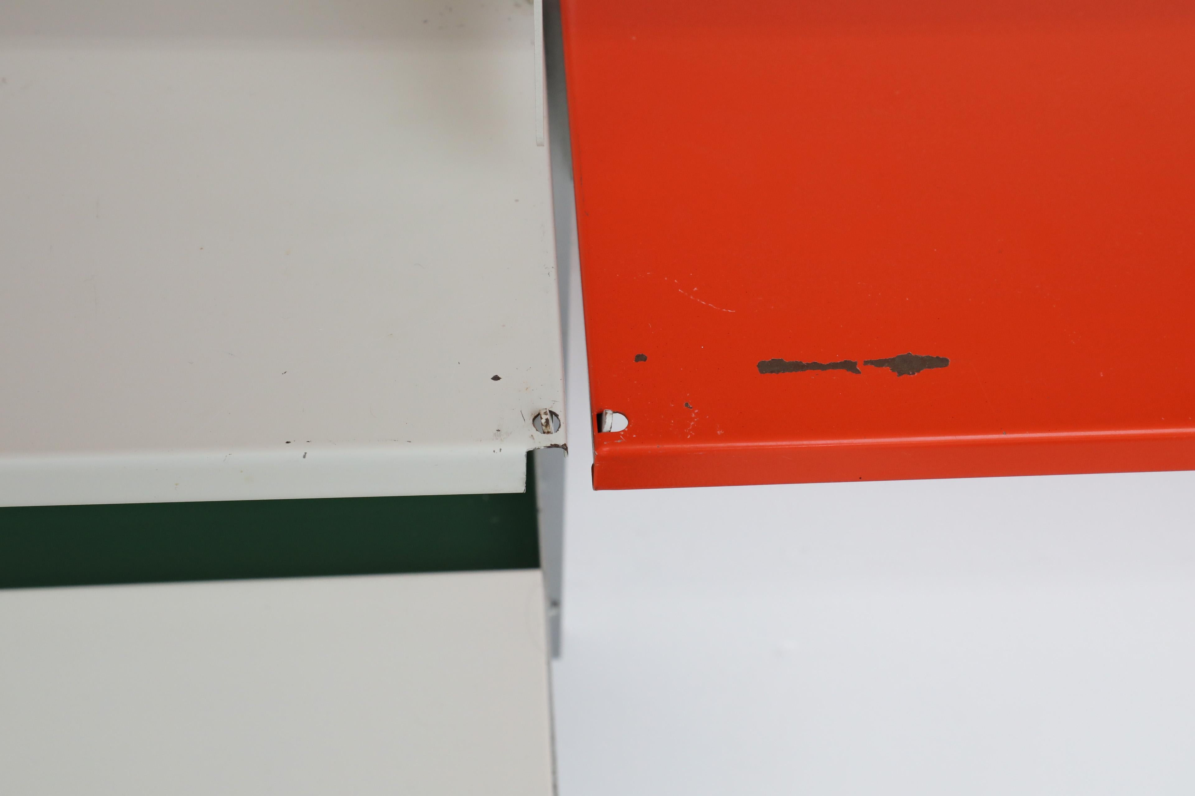 Scrivania a muro a due sezioni con cassetti e ripiani di Pilastro 1960, multicolore in vendita 7