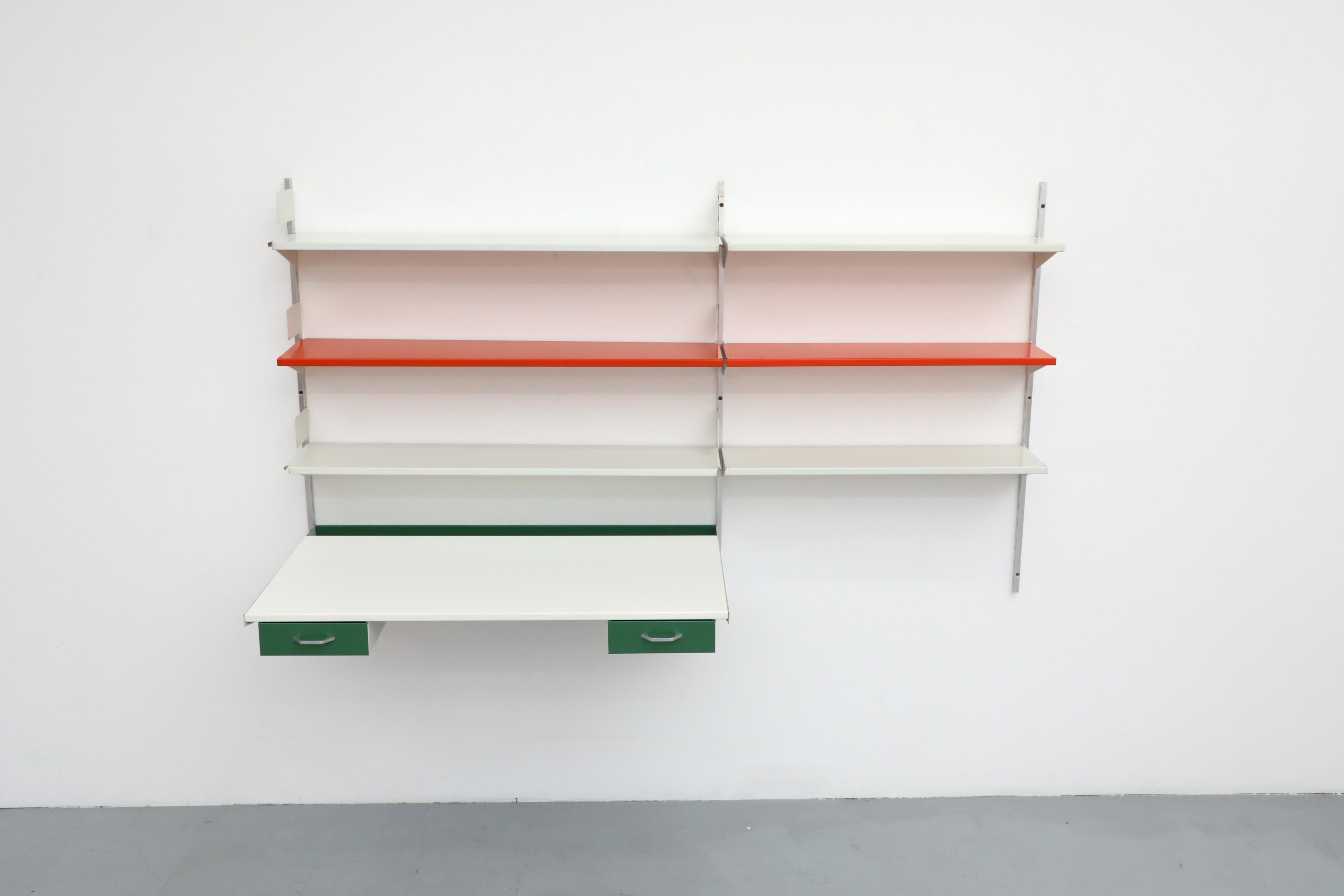 Mid-Century moderno Scrivania a muro a due sezioni con cassetti e ripiani di Pilastro 1960, multicolore in vendita