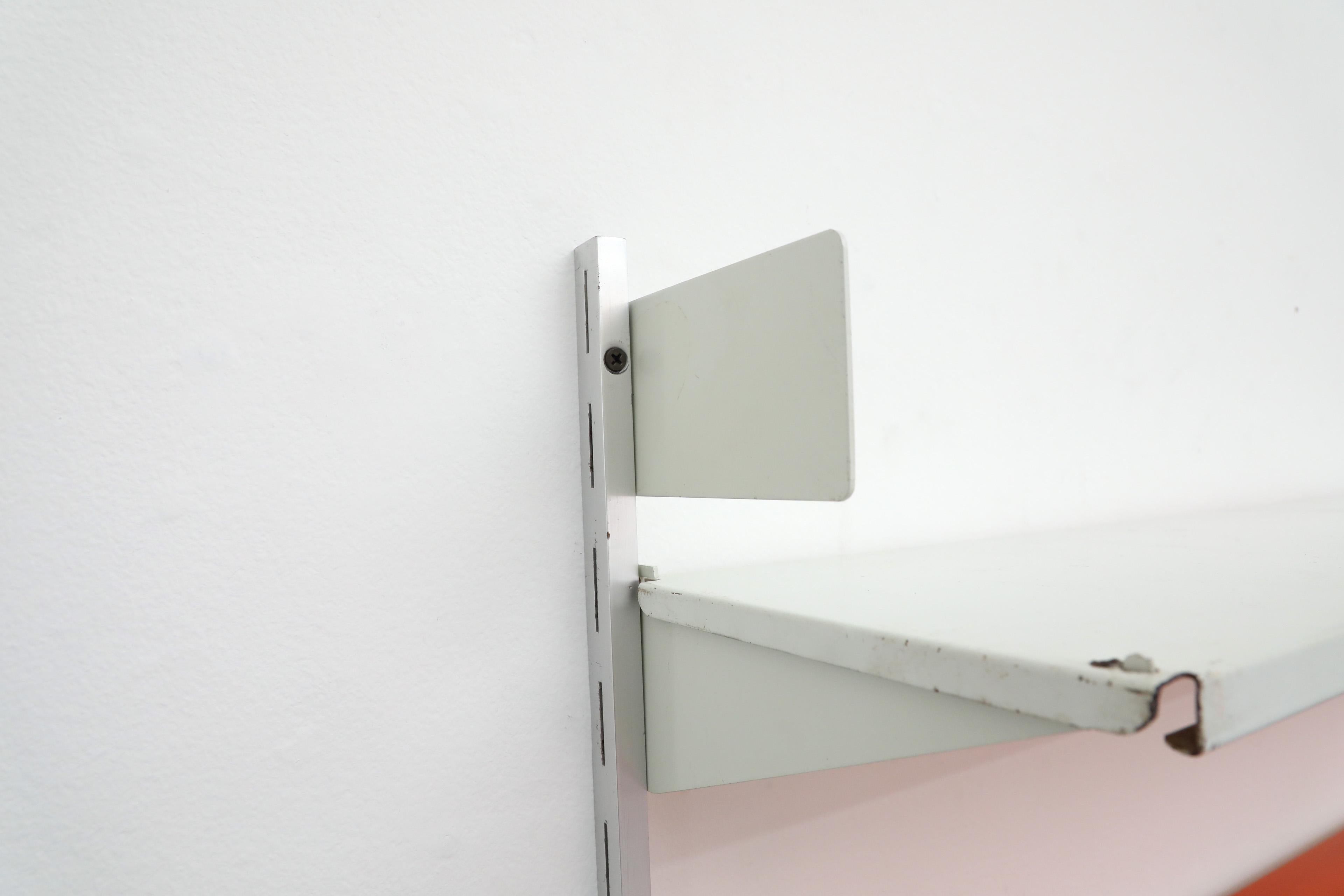 XX secolo Scrivania a muro a due sezioni con cassetti e ripiani di Pilastro 1960, multicolore in vendita