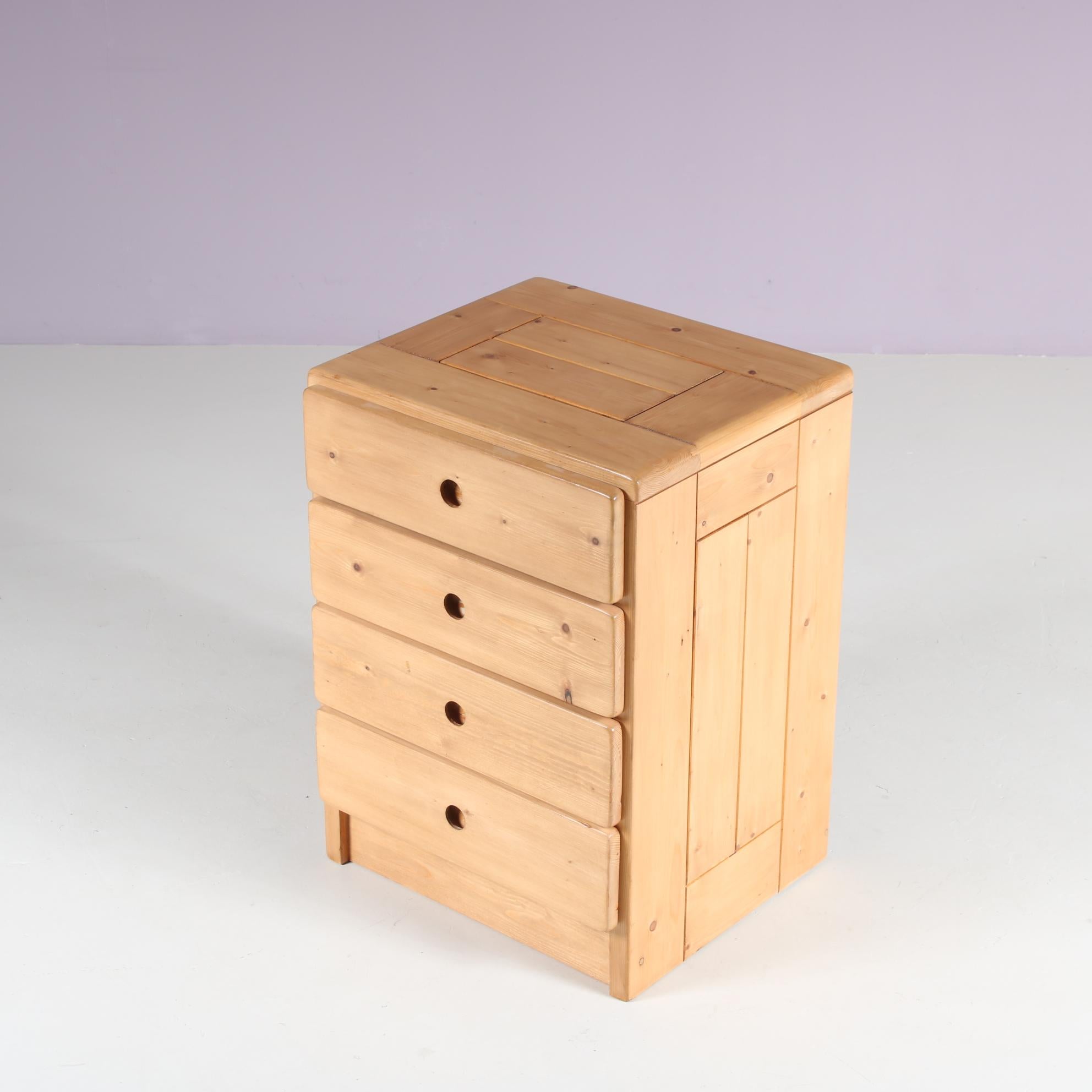 1960s Pine drawer cabinet by Charlotte Perriand for Les Arcs, France In Good Condition For Sale In Wilnis, UT