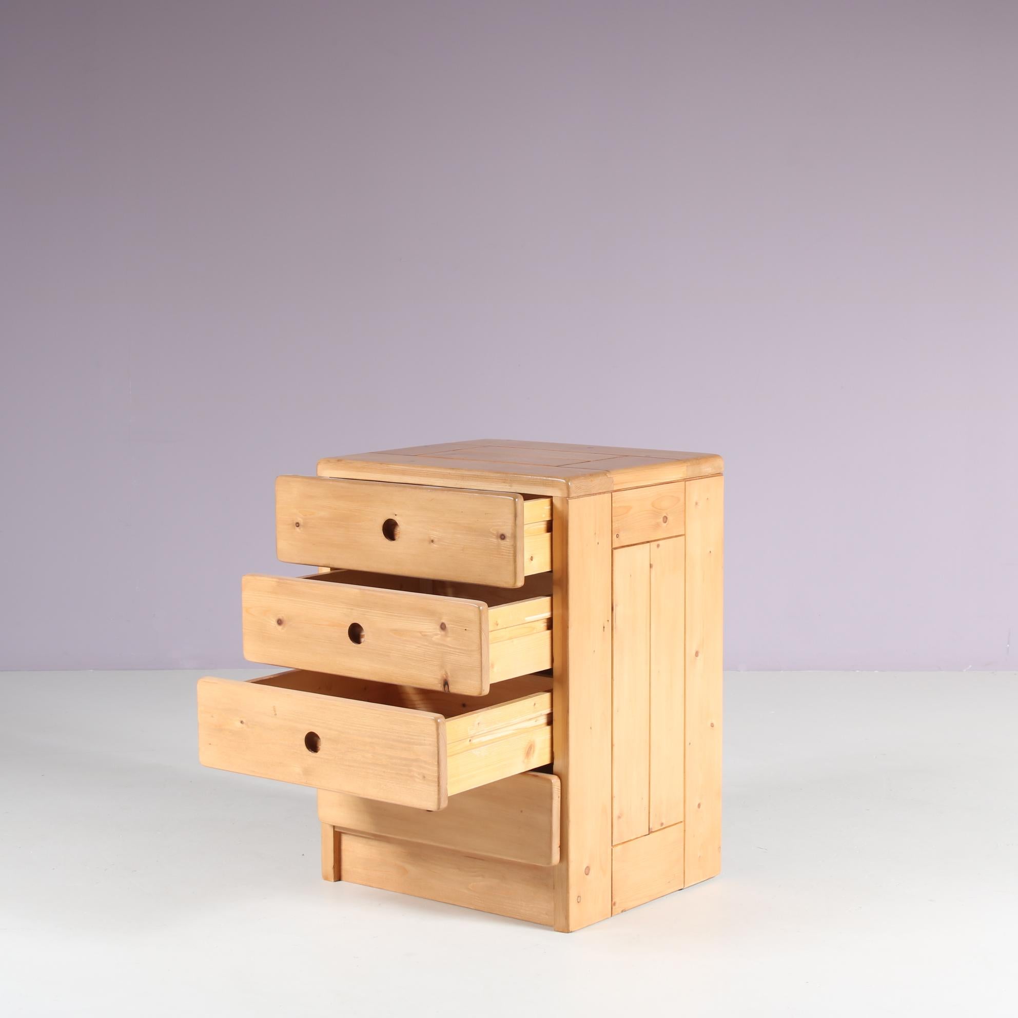 20th Century 1960s Pine drawer cabinet by Charlotte Perriand for Les Arcs, France For Sale