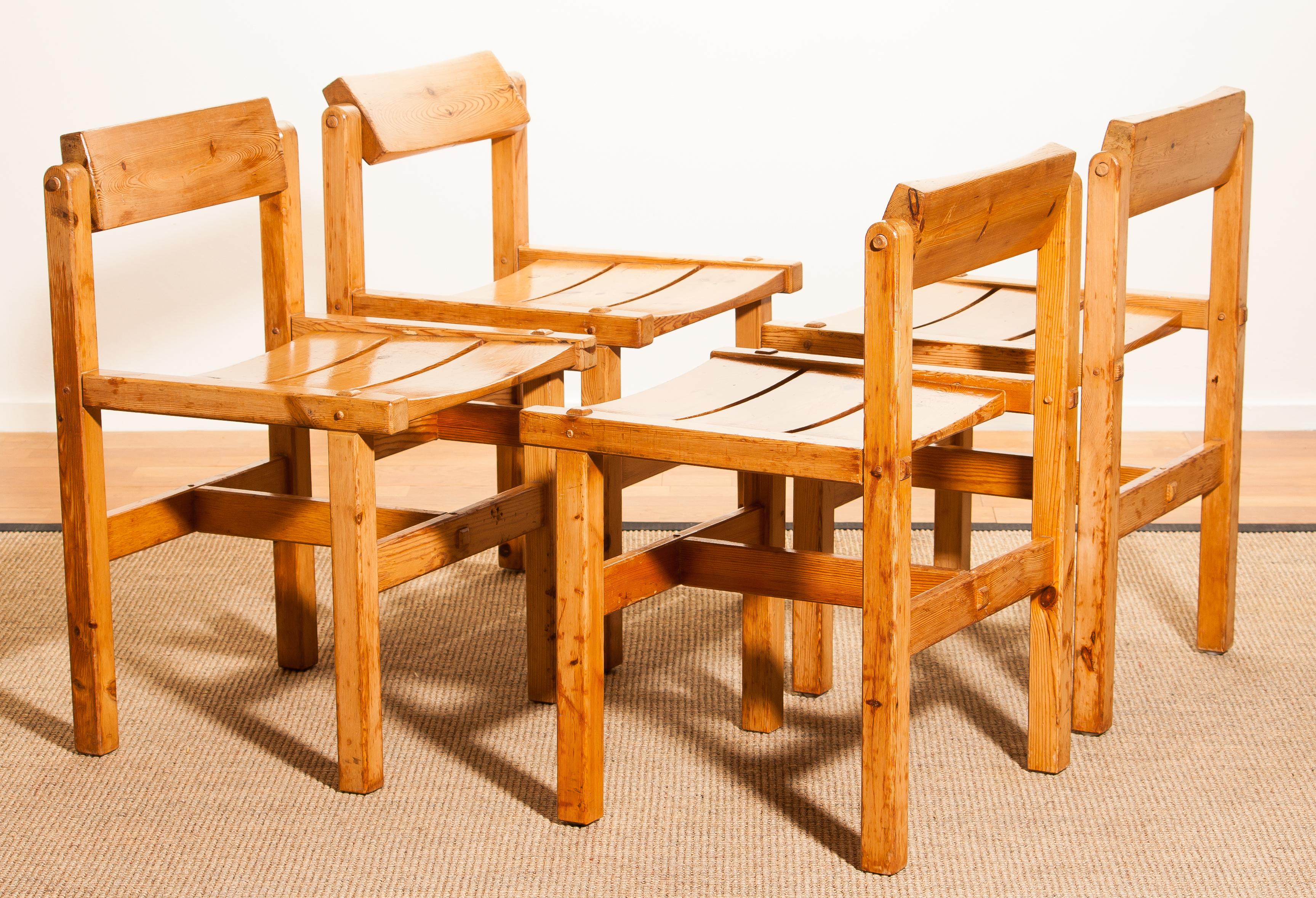 Very nice set of four chairs designed by Edvin Helseth.
These chairs are made of pine and they have turnable backrests.
They are in a beautiful used condition.
Period 1960s.
Dimensions: H 74 cm, W 47 cm, D 41 cm, SH 47 cm.