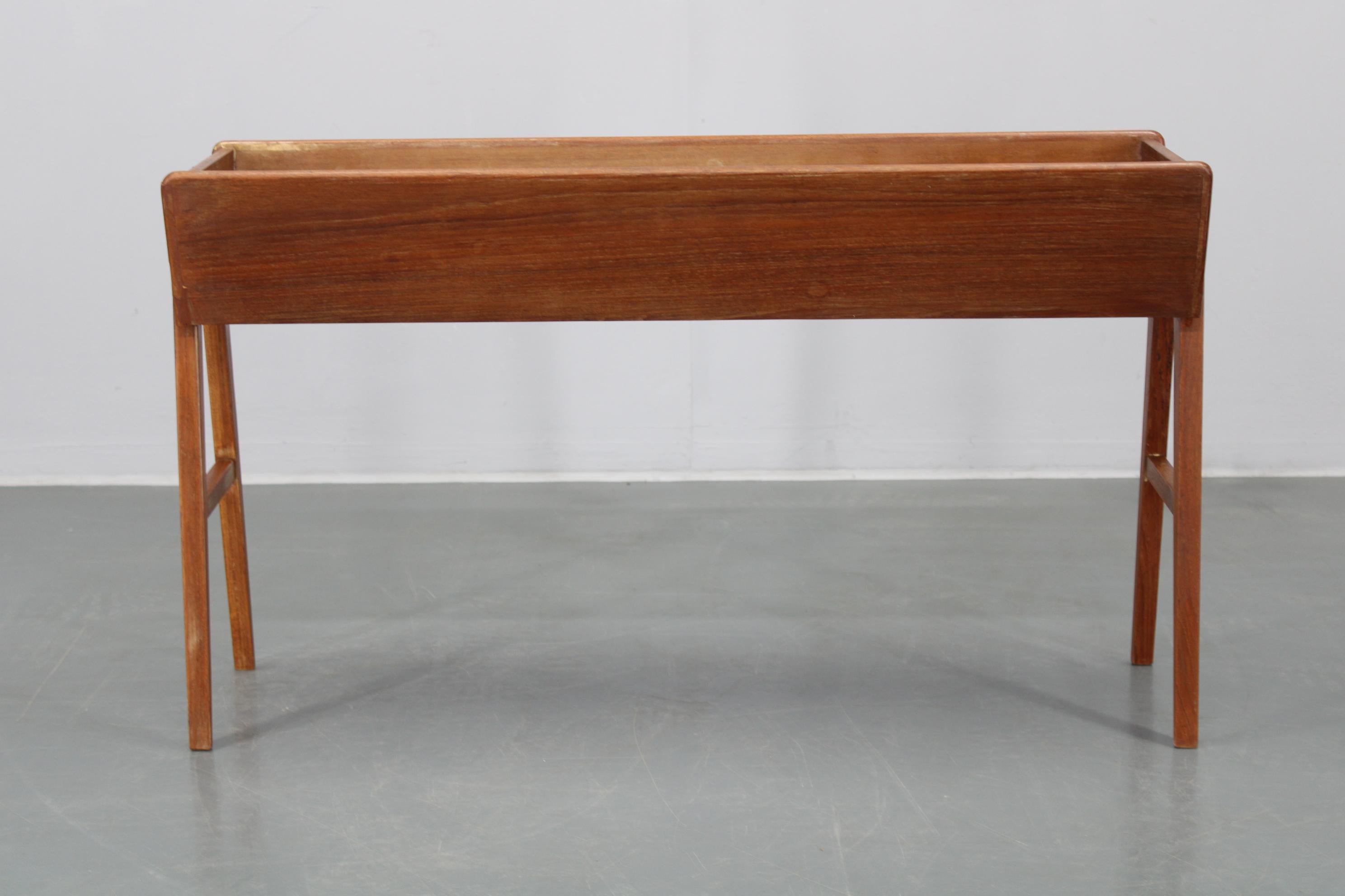 1960s Pine Tree Planter Holder Stand , Denmark In Good Condition For Sale In Praha, CZ