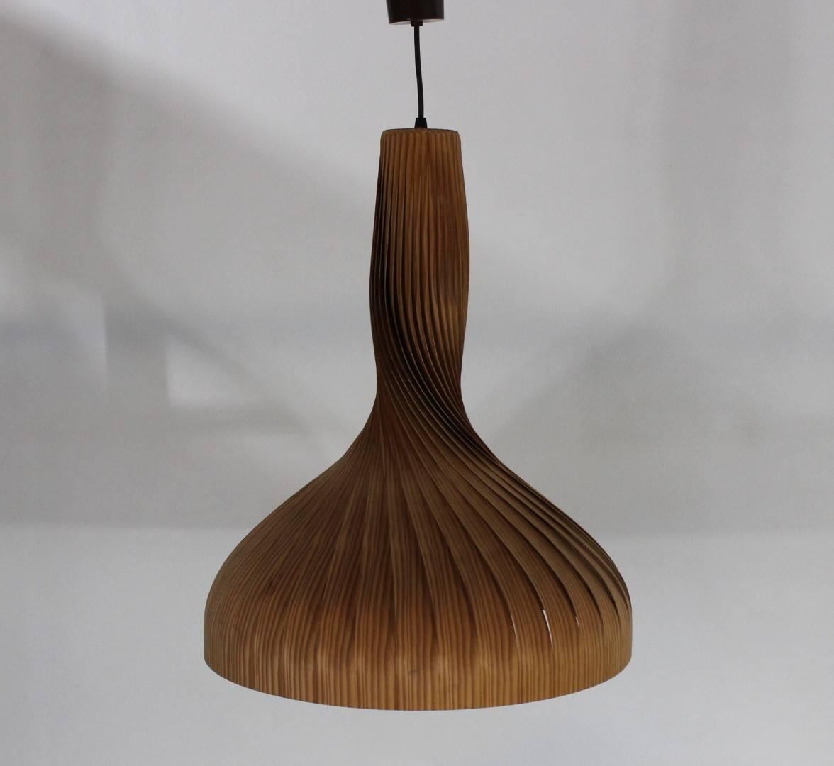 Pendant lamp from the 1960s, designed by Hans Agne Jakobsson, manufactured by Ellysett Markaryd. The lamp is made from of extremely thin pine wood lamellas, which allows the light to go through and produces a beautiful warm light.