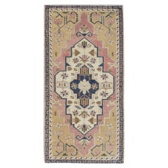 1960s Pink
Beige Vintage Turkish Mini Rug 1
10" X 3
6" 1960s Pink
Beige Vintage Turkish Mini Rug 1
10" X 3
6"