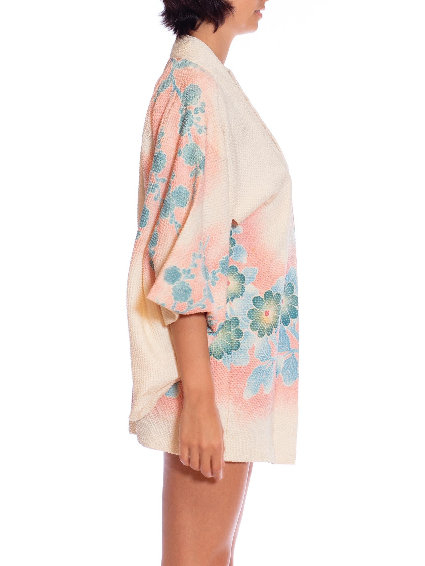 1960S Pink & Blue  Japanese Shibori Silk Short Kimono In Excellent Condition For Sale In New York, NY