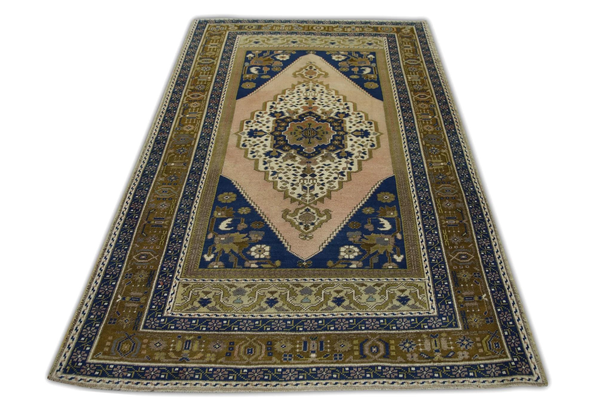 Tapis turc vintage rose et bleu des années 1960 - 4'3