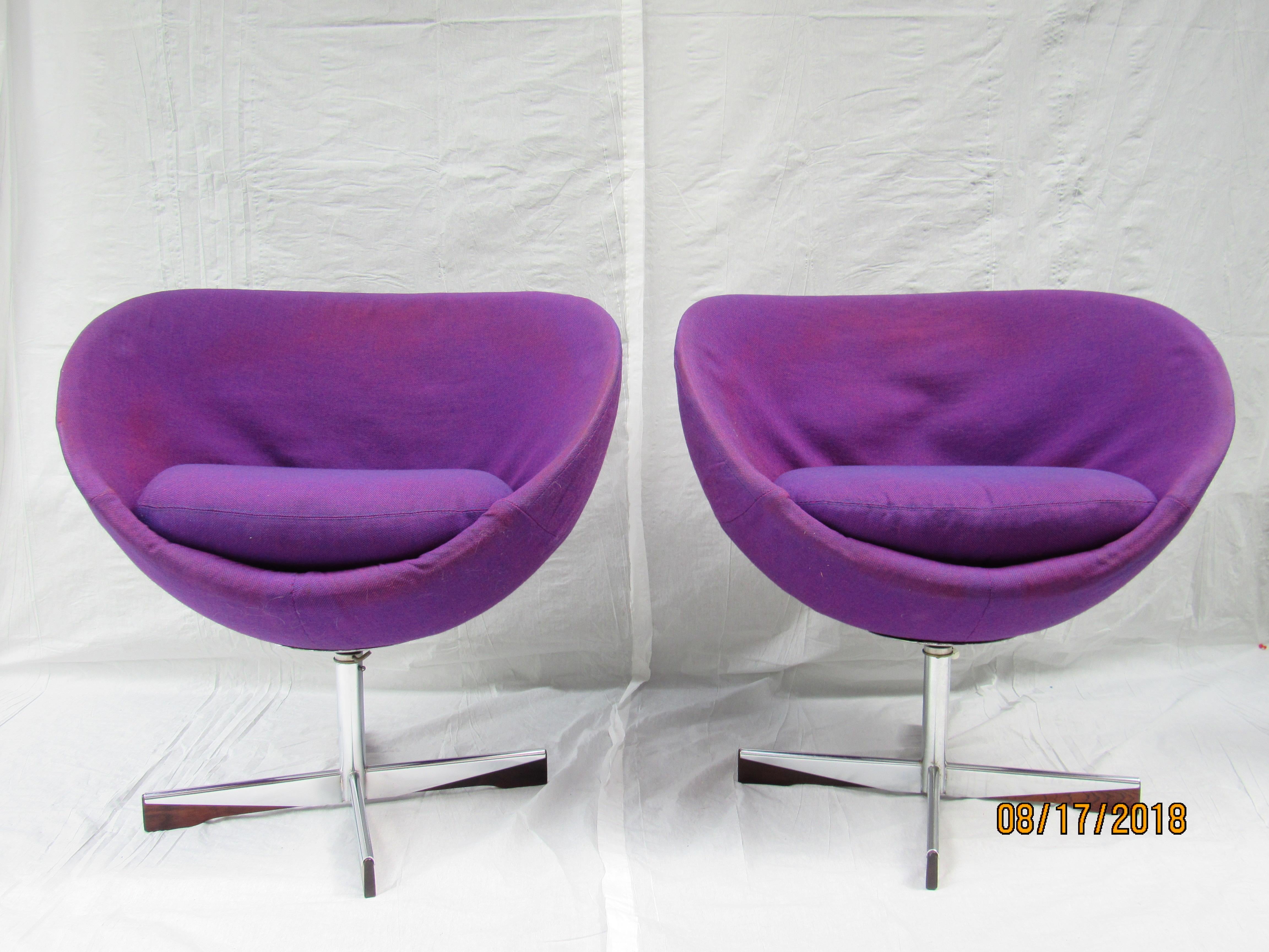 A pair of planet chairs by Sven Ivar for Westnova of Norway imported by Georg Jensen from 1968.
The chairs swivel and have a 2 inch adjustment in height with a locking mechanism.
Each base is rosewood cased in a chrome cover.
The upholstery and