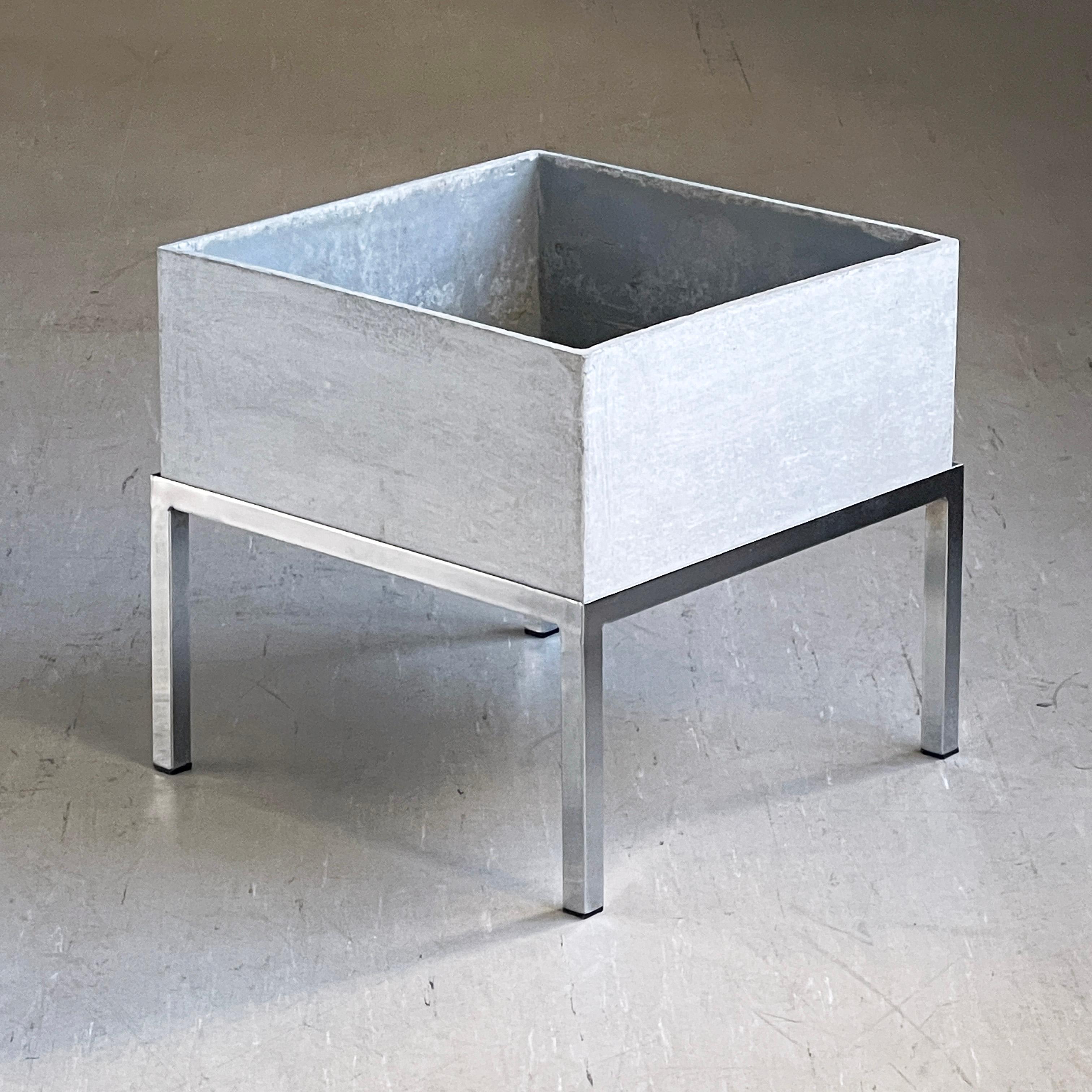 1960er Jahre Pflanzgefäß von Eternit AG, Schweiz (Minimalistisch) im Angebot