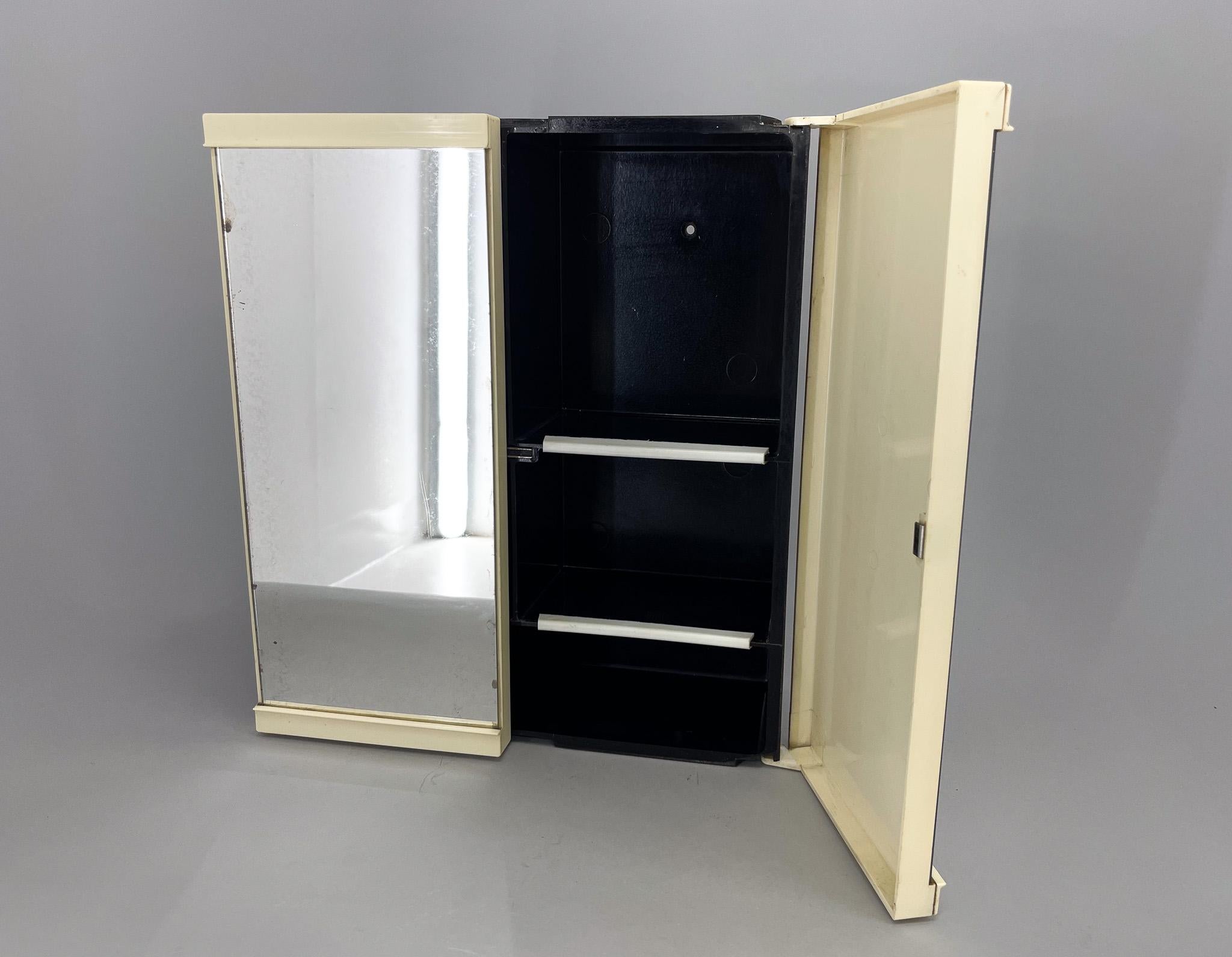 mobiletto plastica bagno