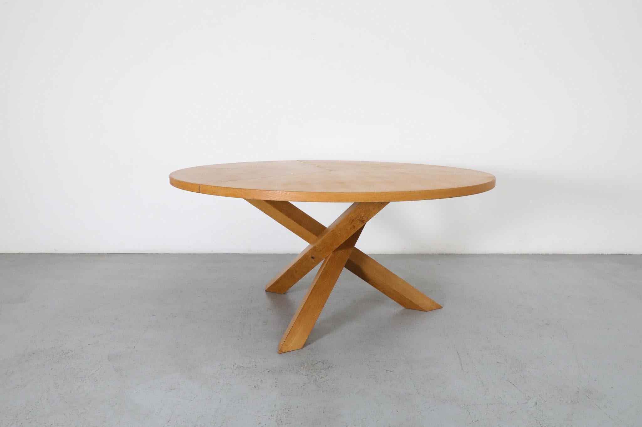Beautiful Mid-Century wooden dining or center table designed by Dutch designer Gerard Geytenbeek. Made by Zwijnenburg's Meubelfabriek in the 1960s. The 