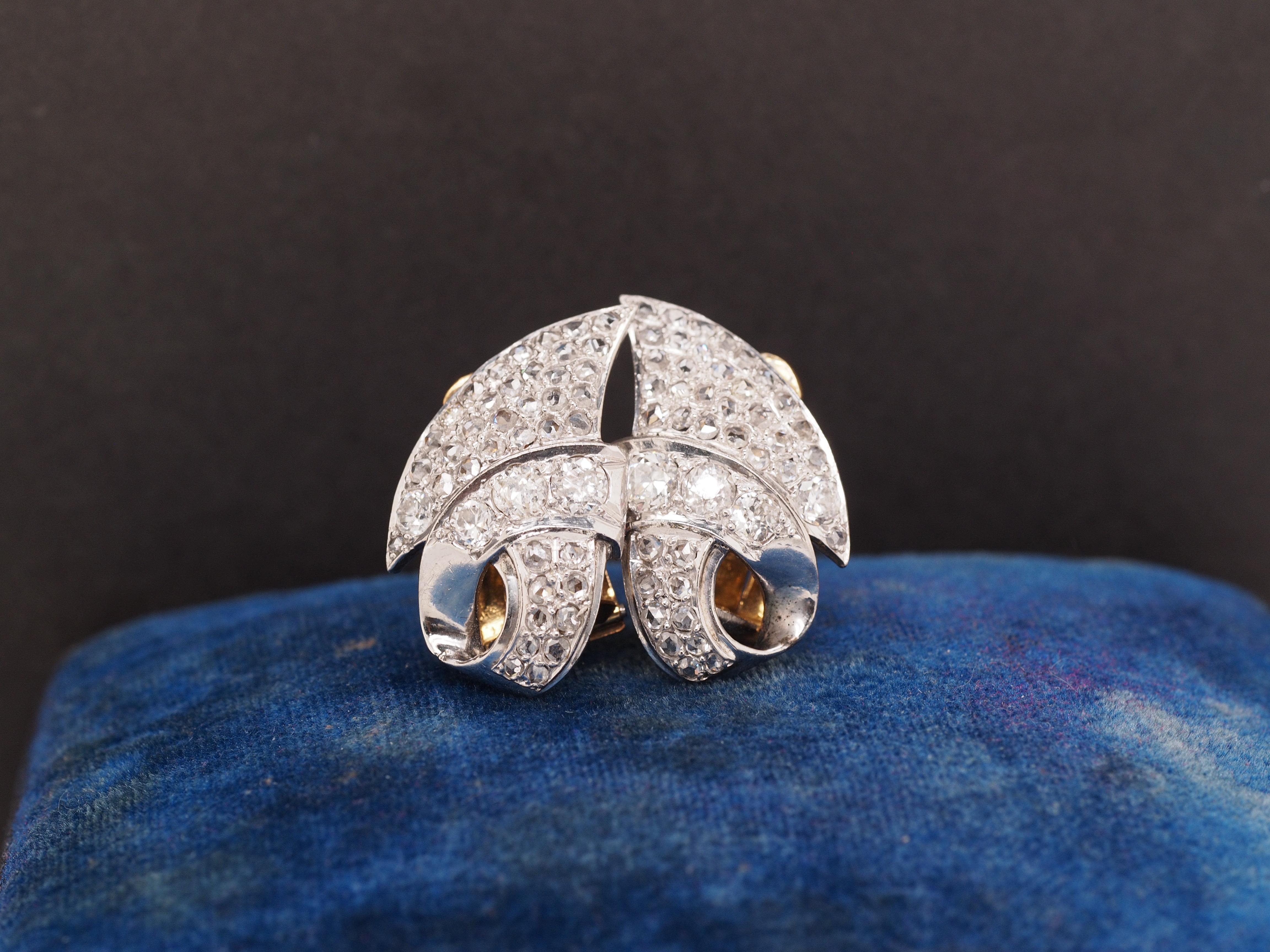 1960 Boucles d'oreilles à clip en platine et or jaune 18 carats avec diamants taillés en rose Bon état - En vente à Hicksville, NY