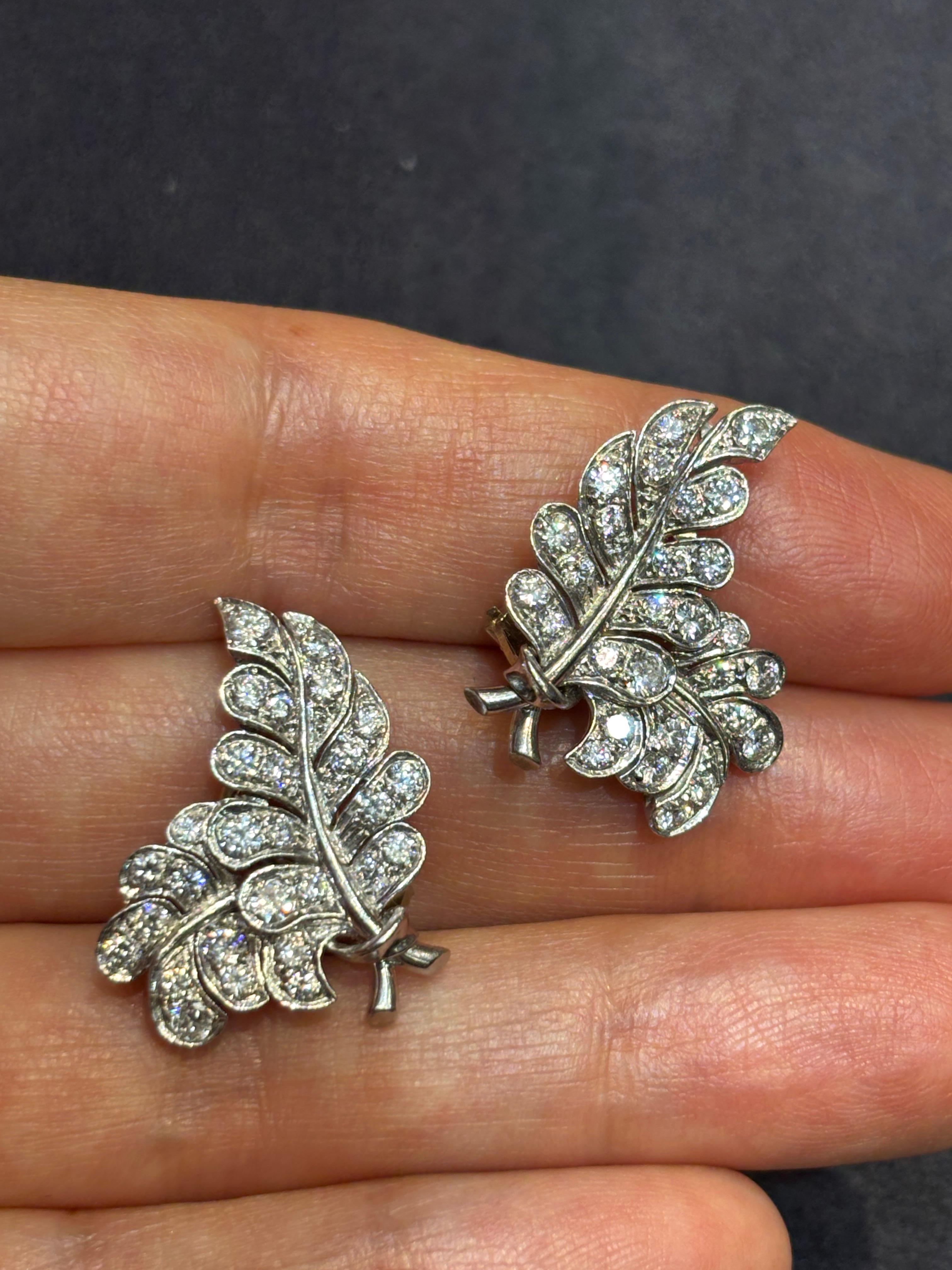 1960s platinum and diamond clip-on leaf earrings In Good Condition For Sale In London, GB