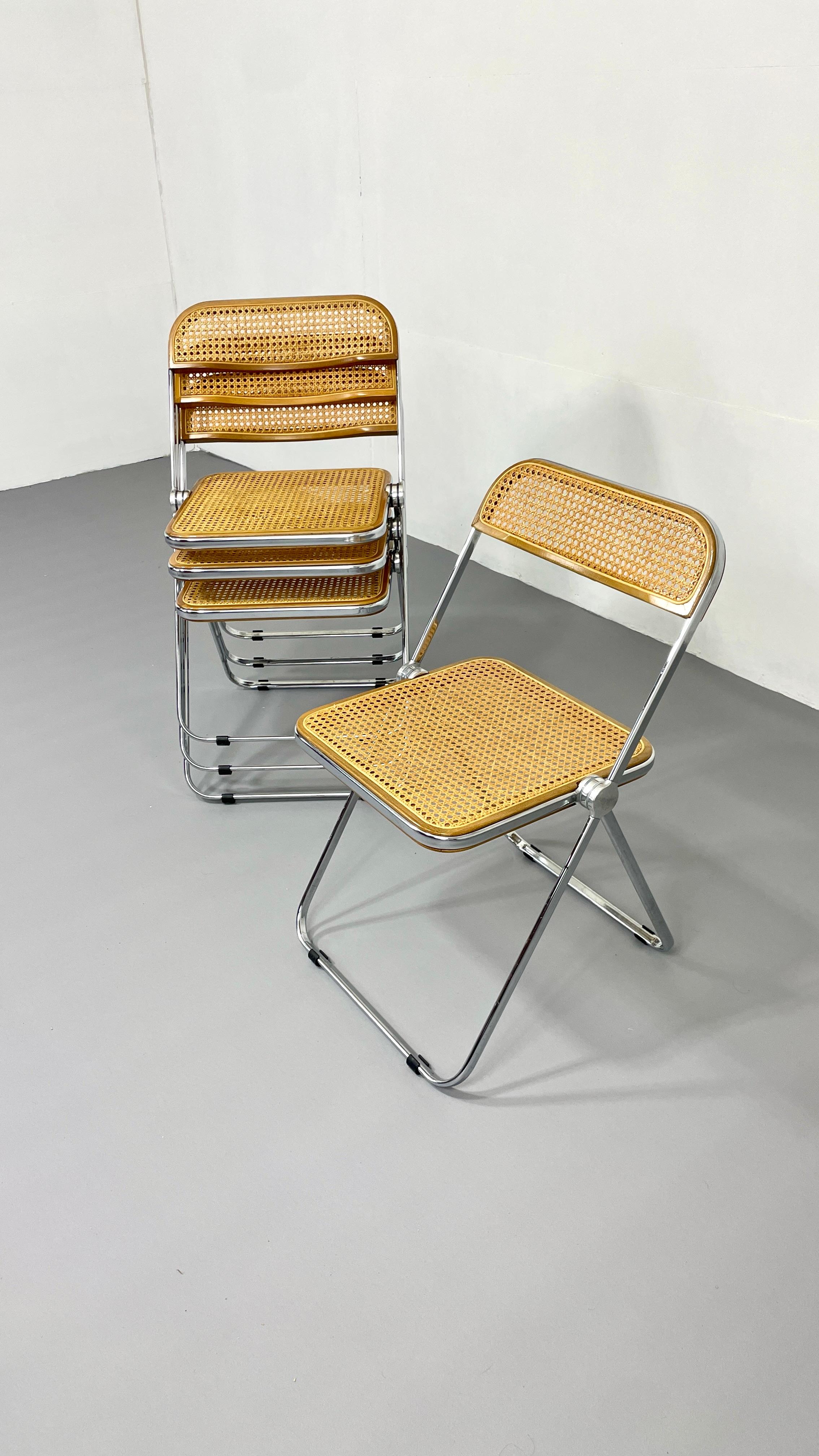 1960s Plia Folding Chair with Woven Wicker Giancarlo Piretti for Castelli, 1967 For Sale 2