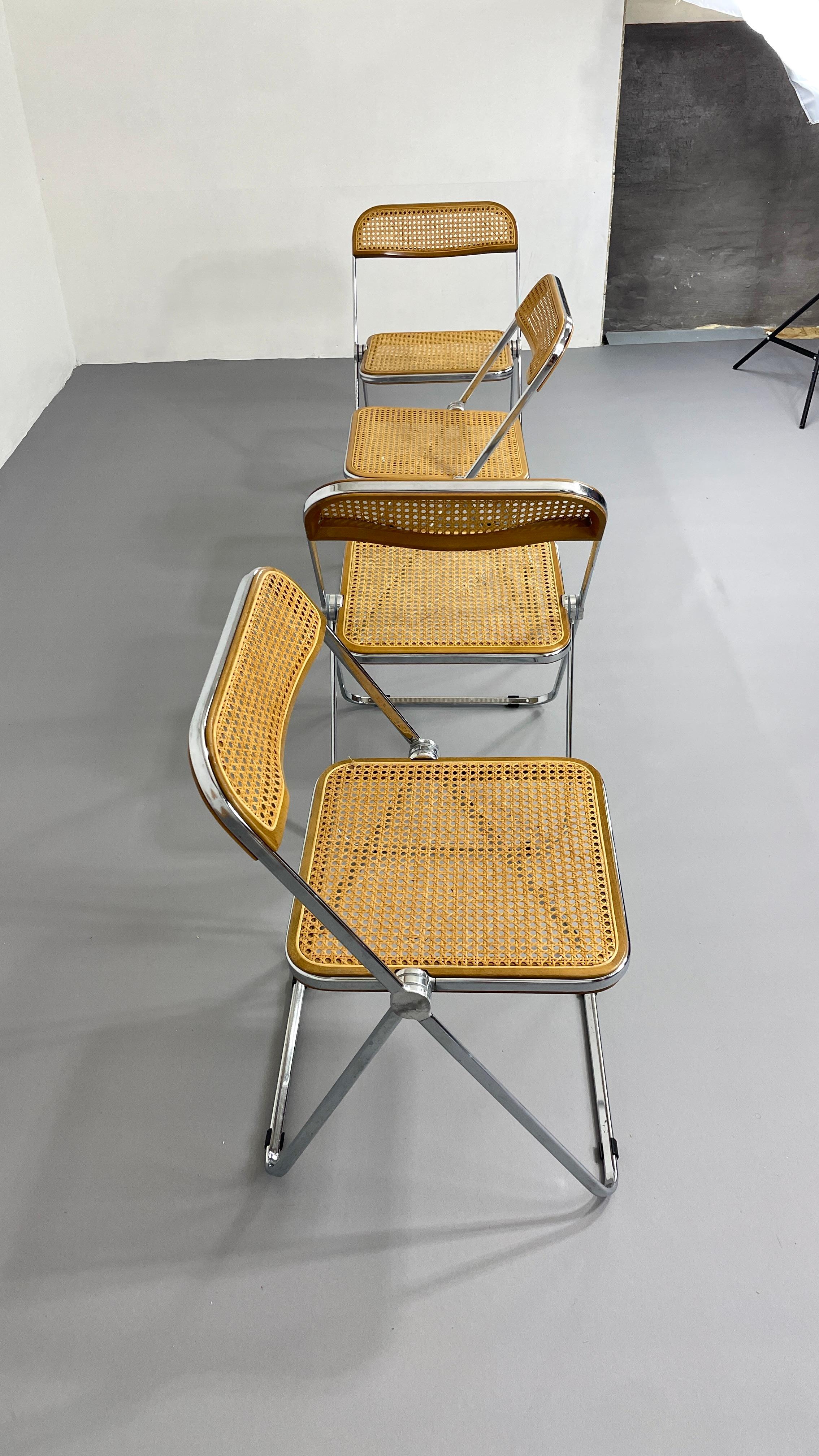 Post-Modern 1960s Plia Folding Chair with Woven Wicker Giancarlo Piretti for Castelli, 1967 For Sale